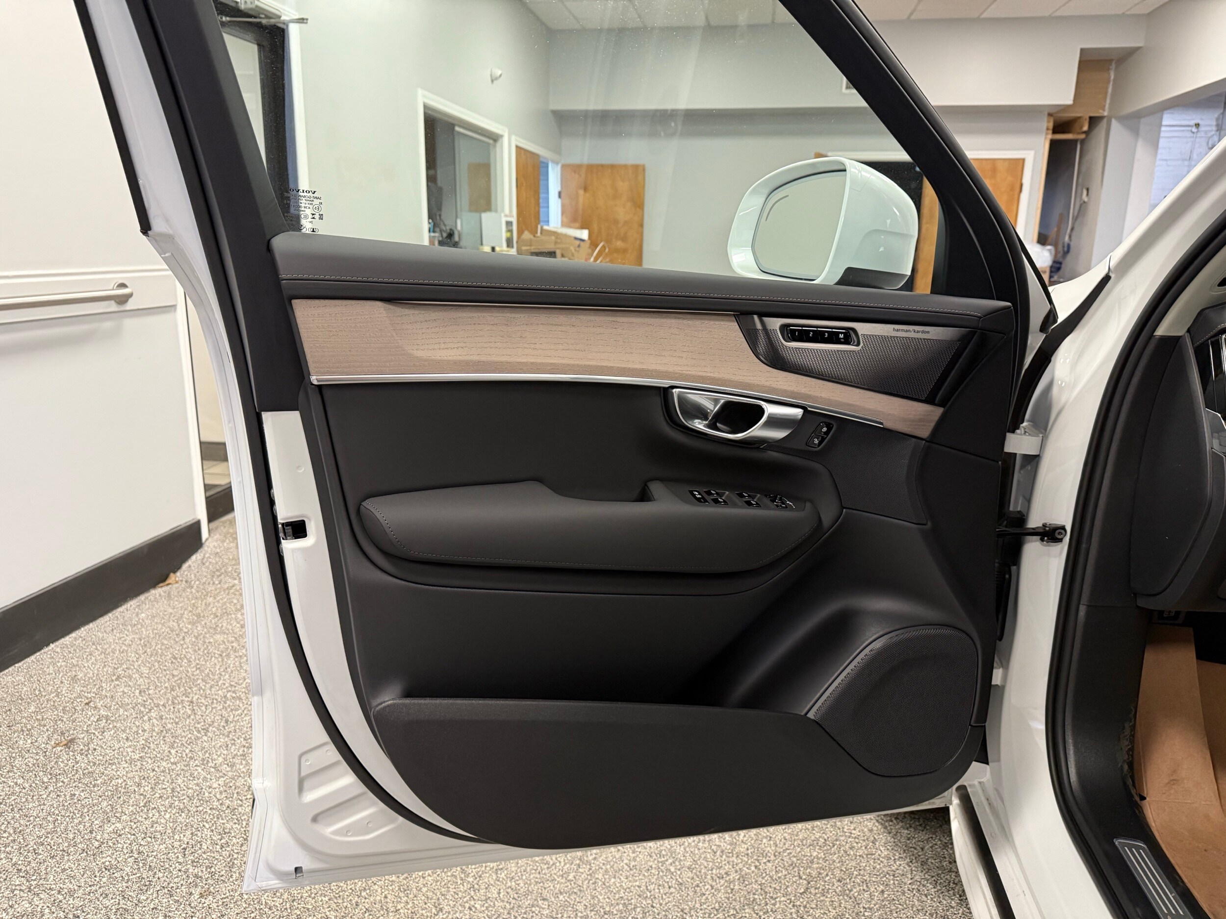 new 2025 Volvo XC90 car, priced at $69,155