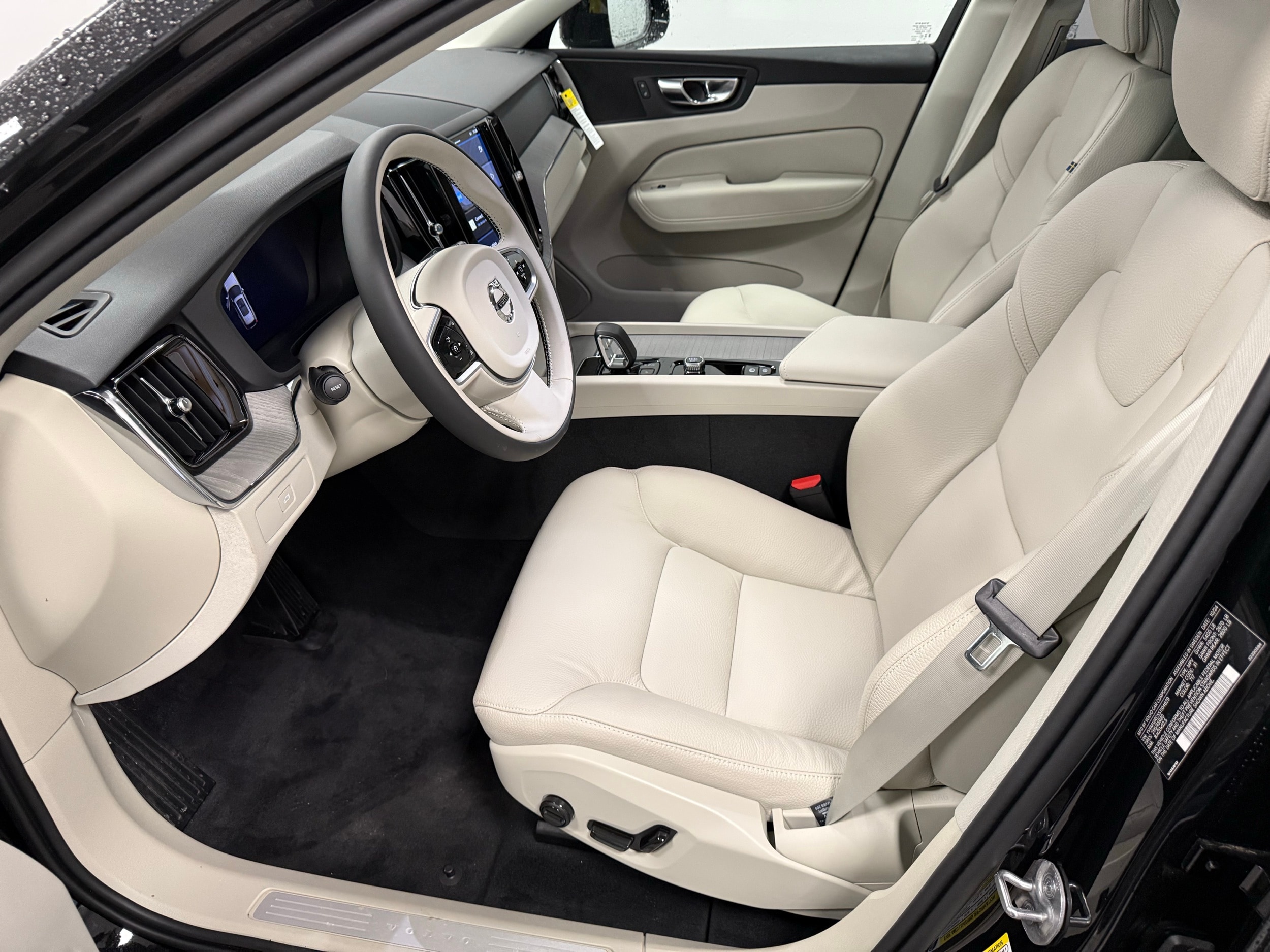 new 2025 Volvo XC60 car, priced at $54,585