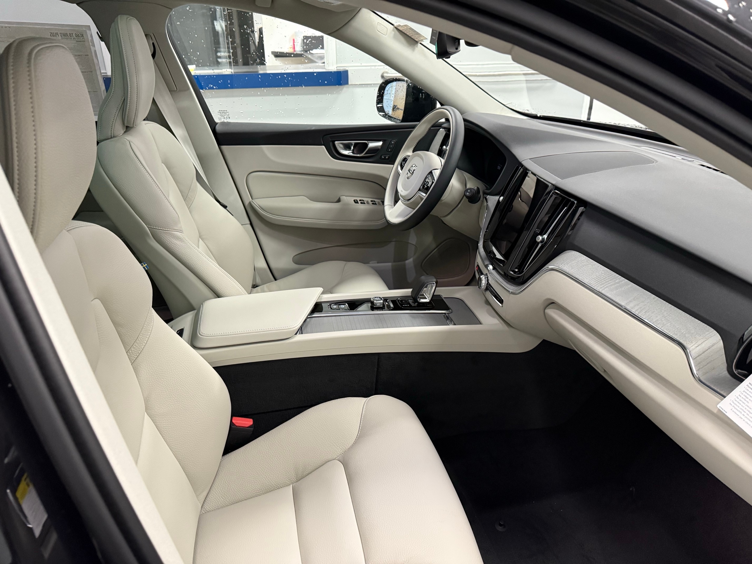 new 2025 Volvo XC60 plug-in hybrid car, priced at $66,235