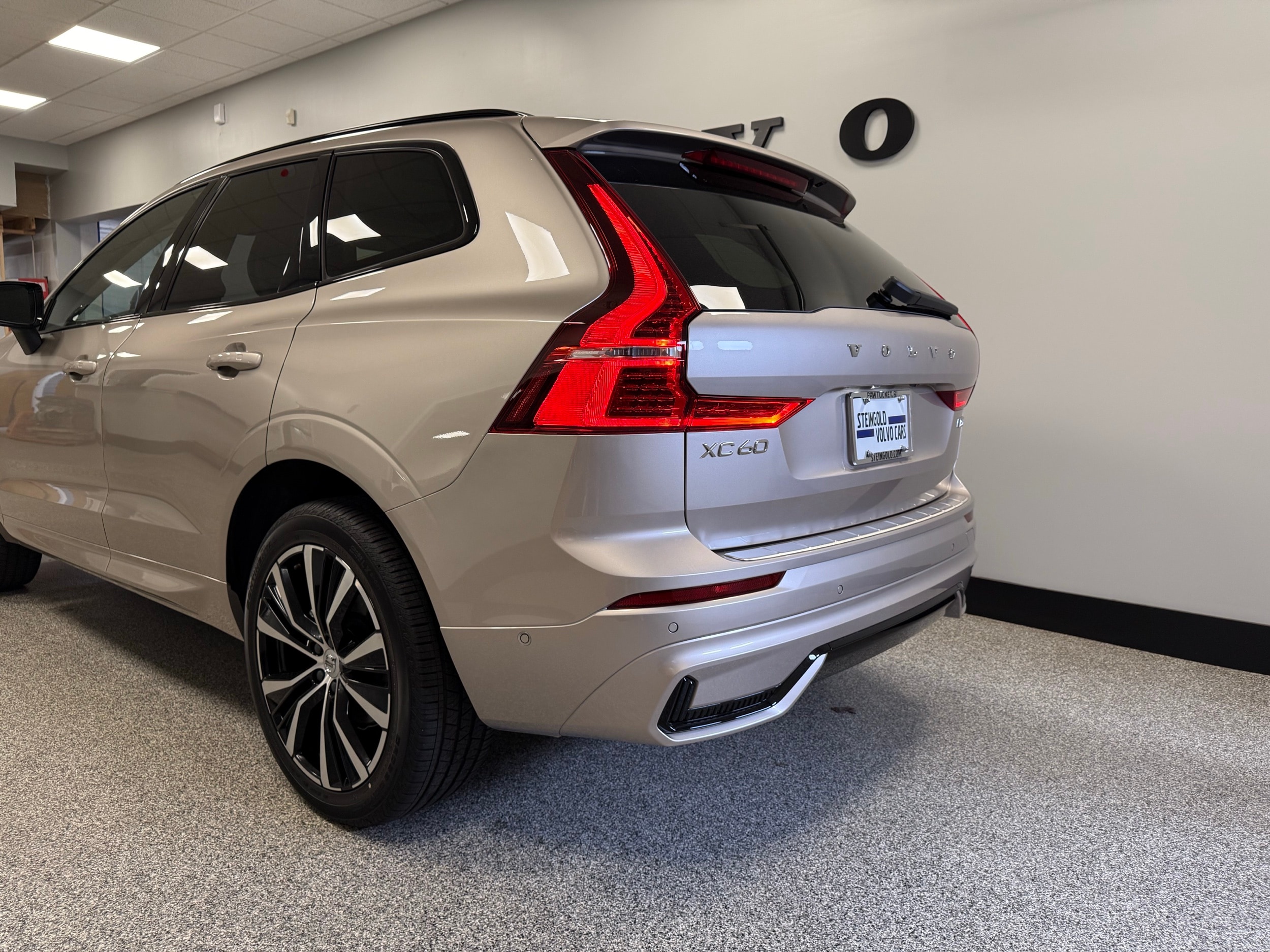 new 2025 Volvo XC60 car, priced at $55,360