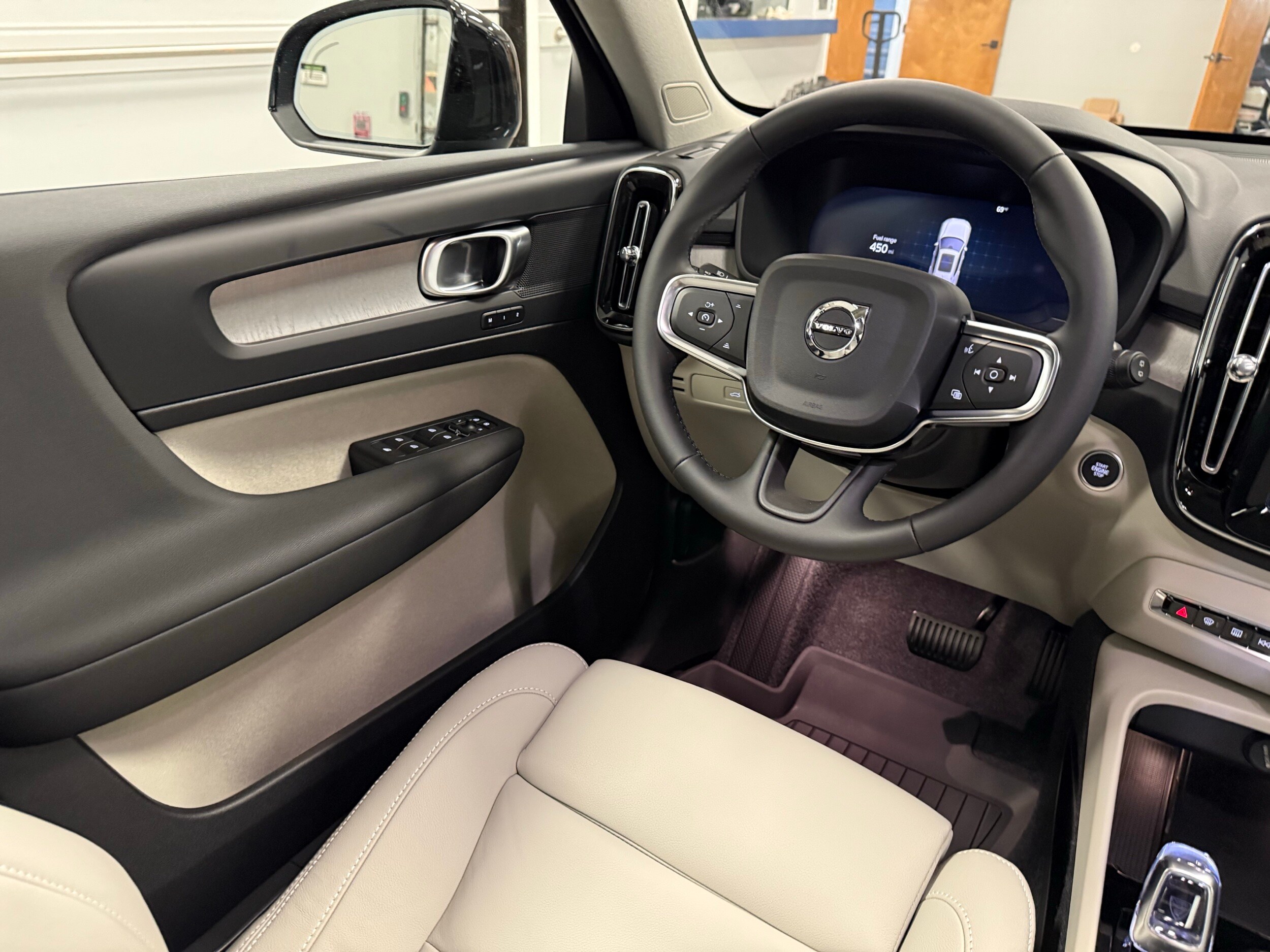 new 2025 Volvo XC40 car, priced at $49,810