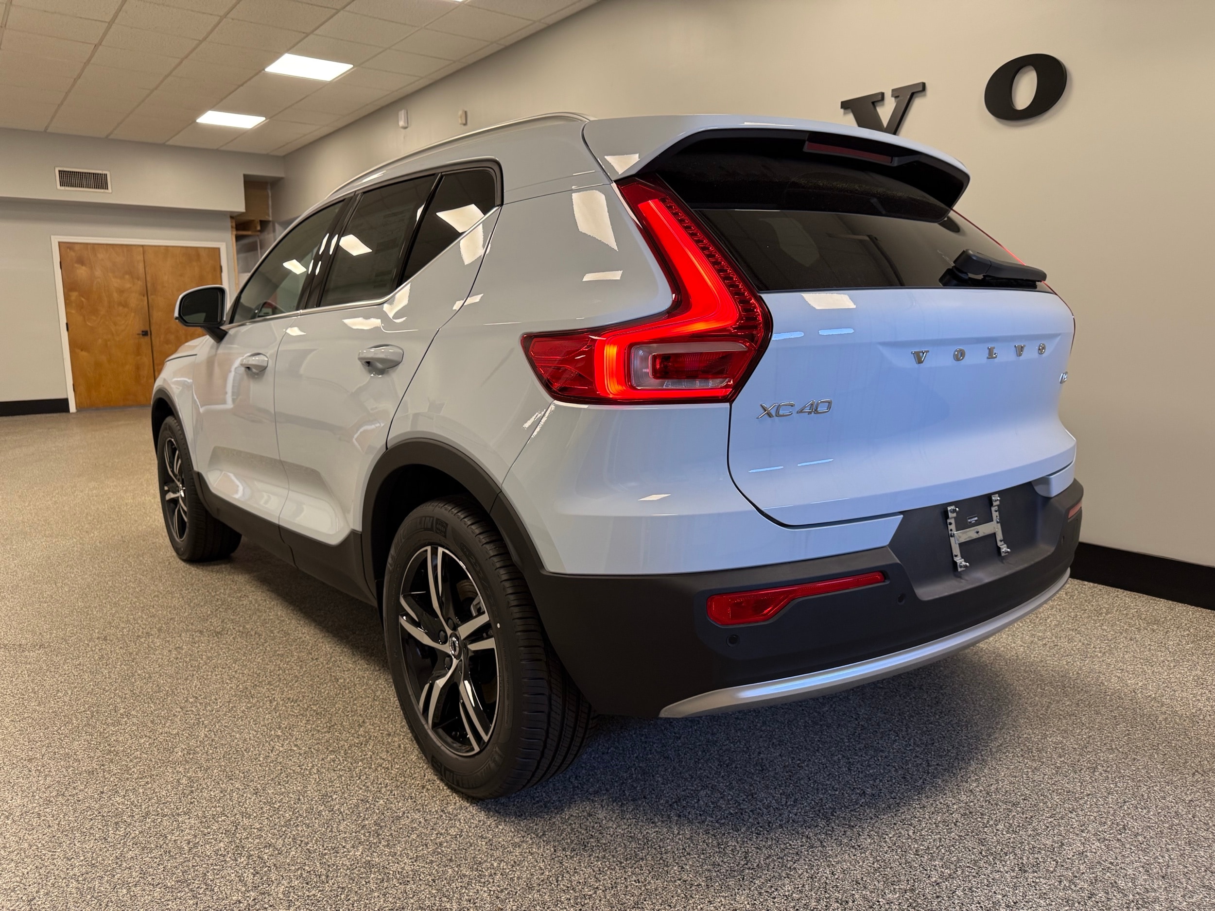 new 2025 Volvo XC40 car, priced at $44,595