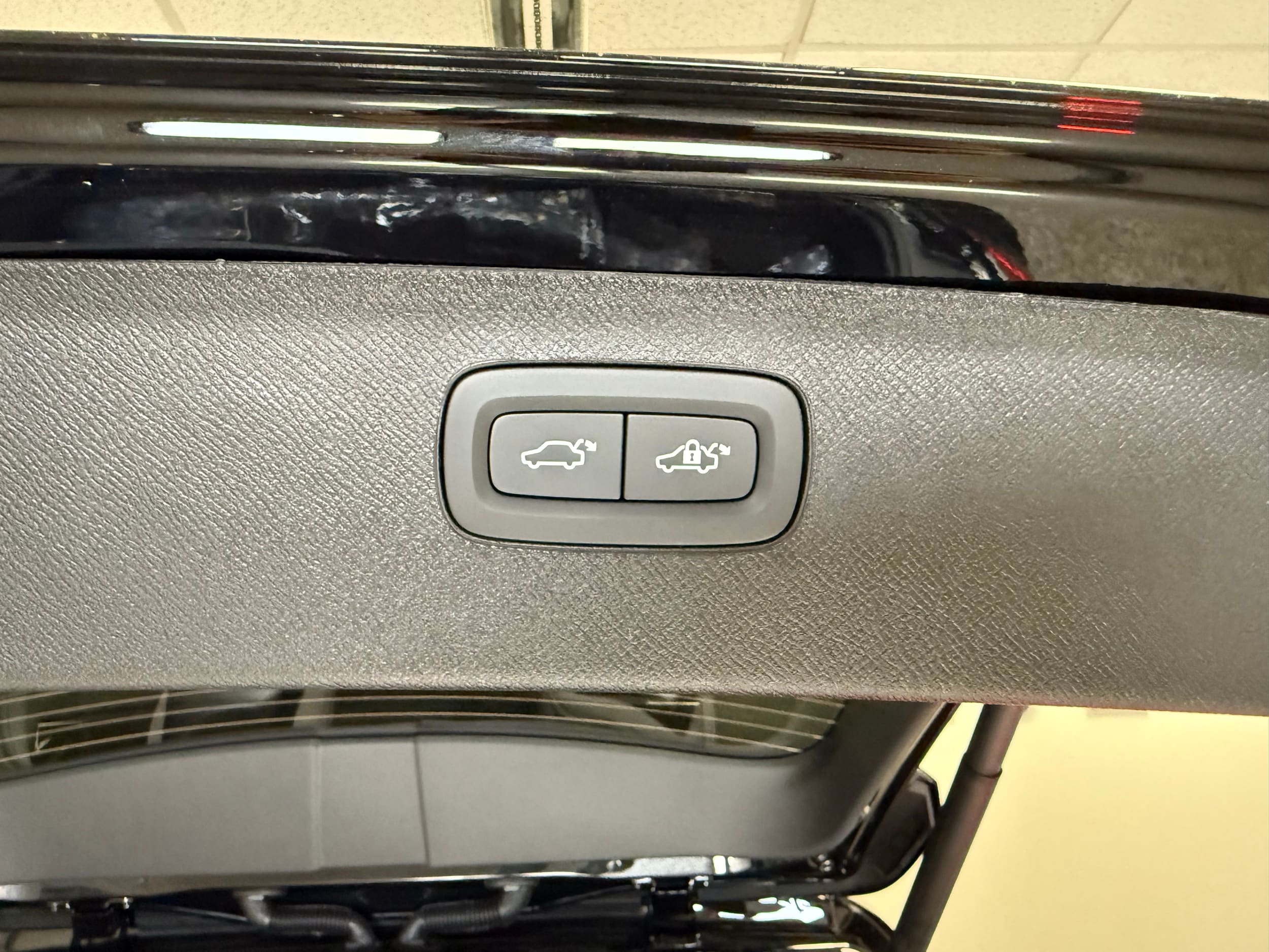 new 2025 Volvo XC90 plug-in hybrid car, priced at $77,895