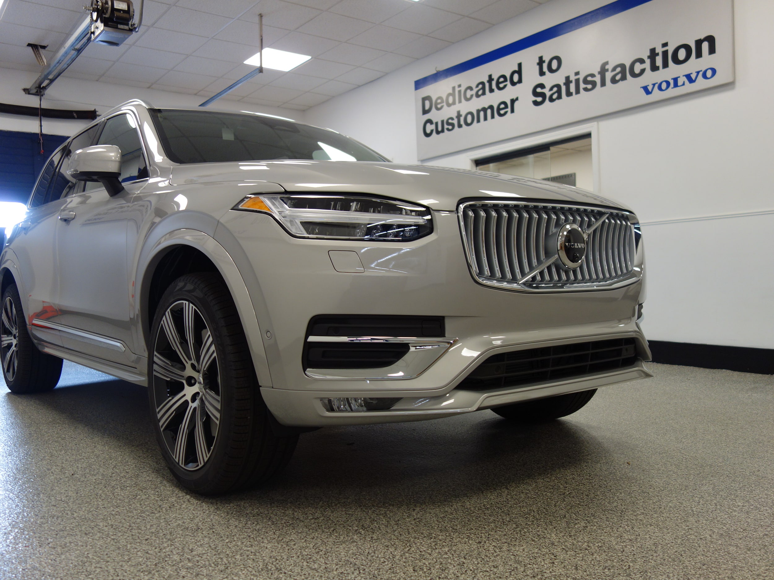 new 2025 Volvo XC90 car, priced at $68,455