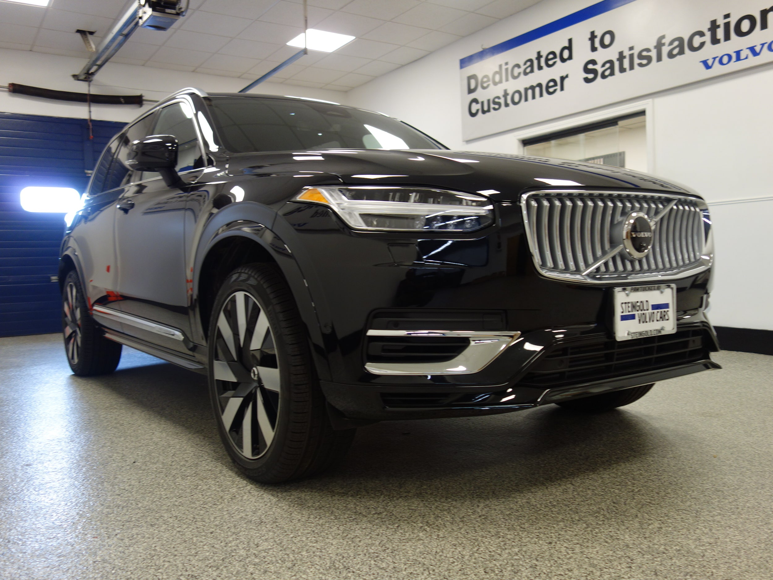 used 2024 Volvo XC90 plug-in hybrid car, priced at $78,635