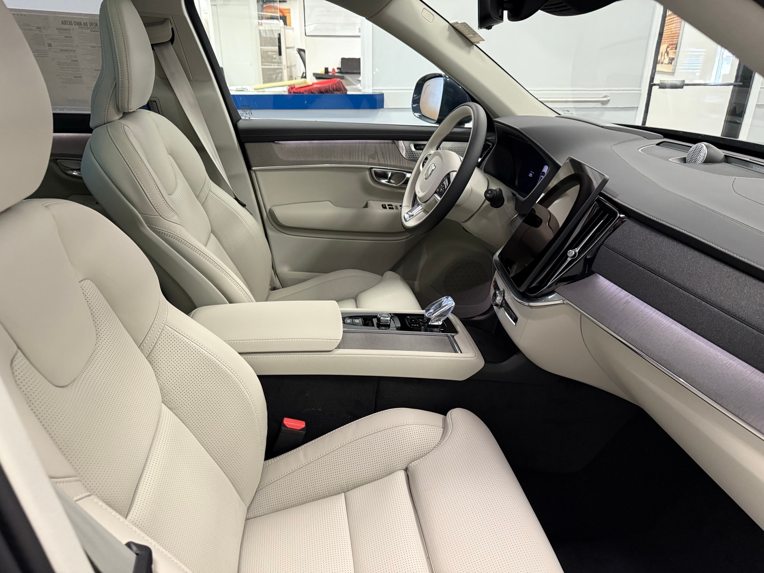 new 2025 Volvo XC90 car, priced at $76,045