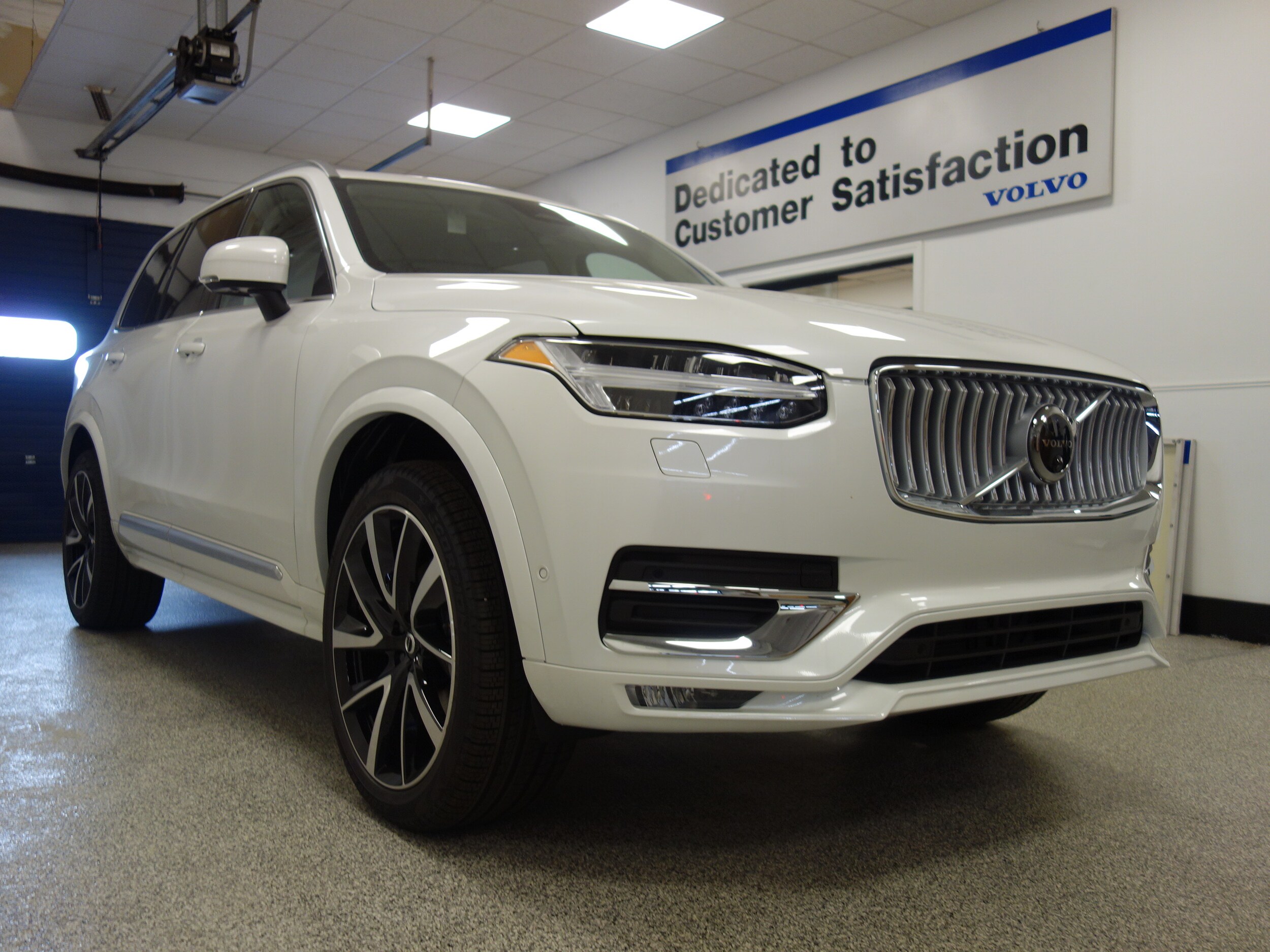 new 2025 Volvo XC90 car, priced at $67,370