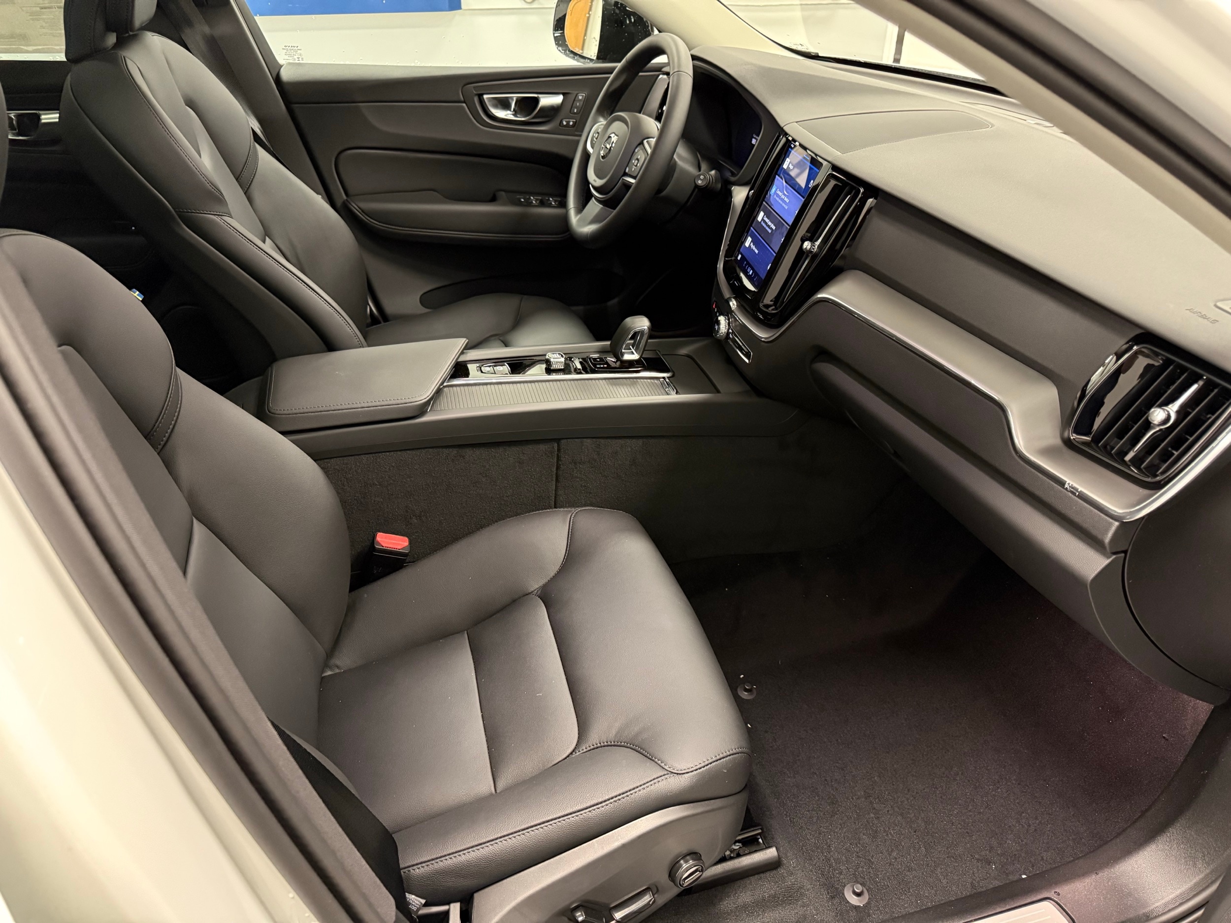 new 2025 Volvo XC60 car, priced at $50,705