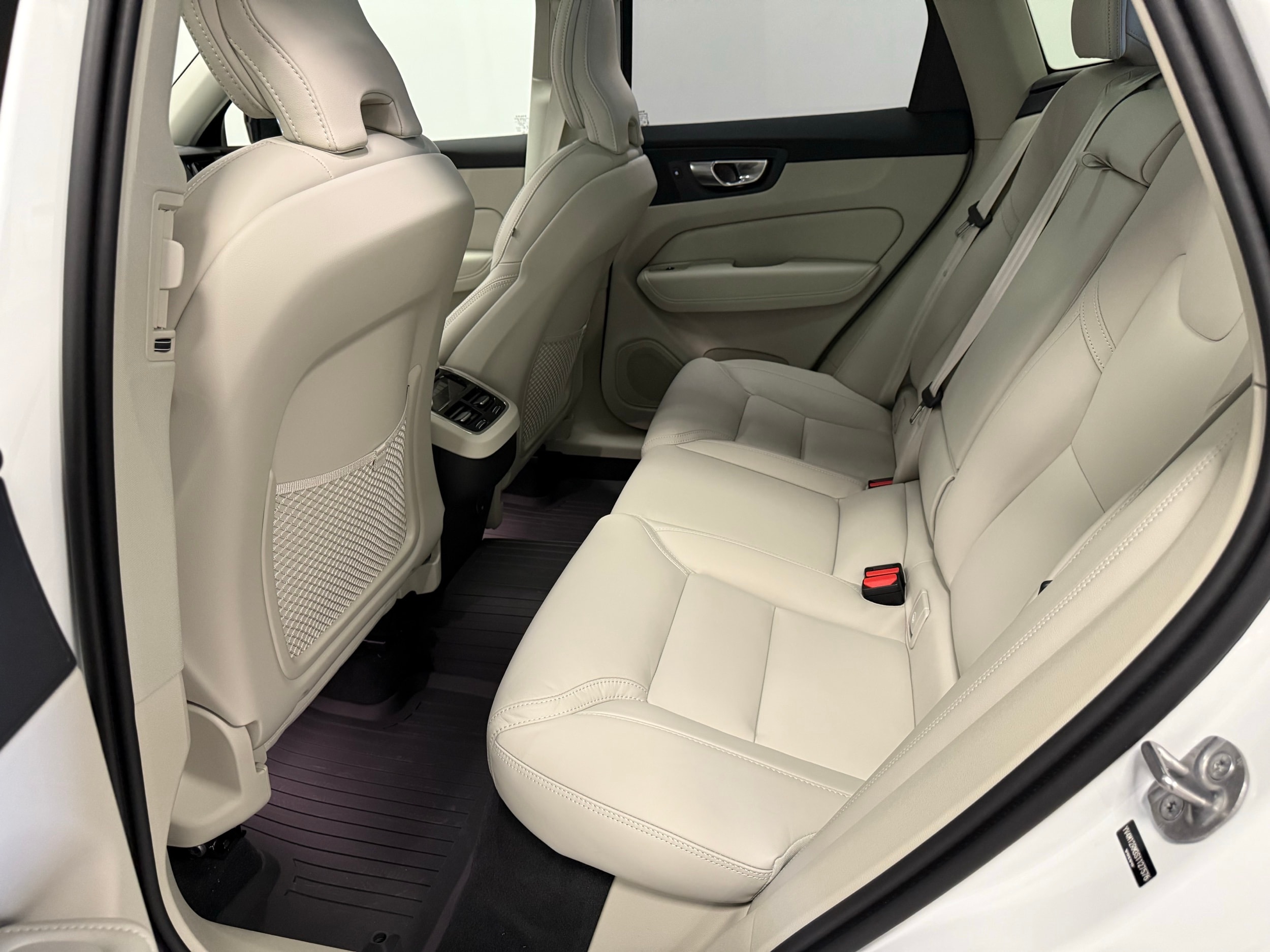 new 2025 Volvo XC60 car, priced at $60,660