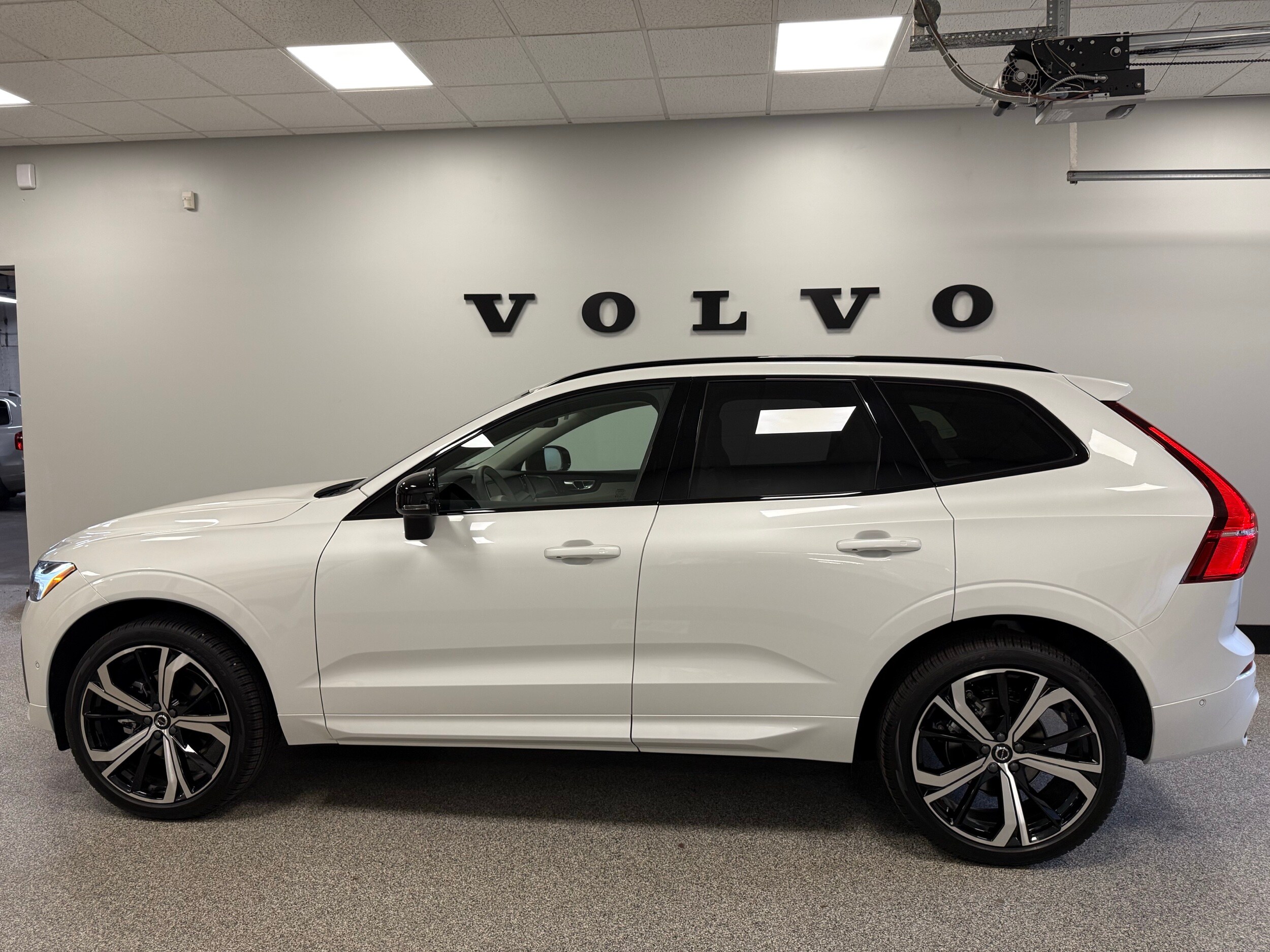 new 2025 Volvo XC60 car, priced at $60,660