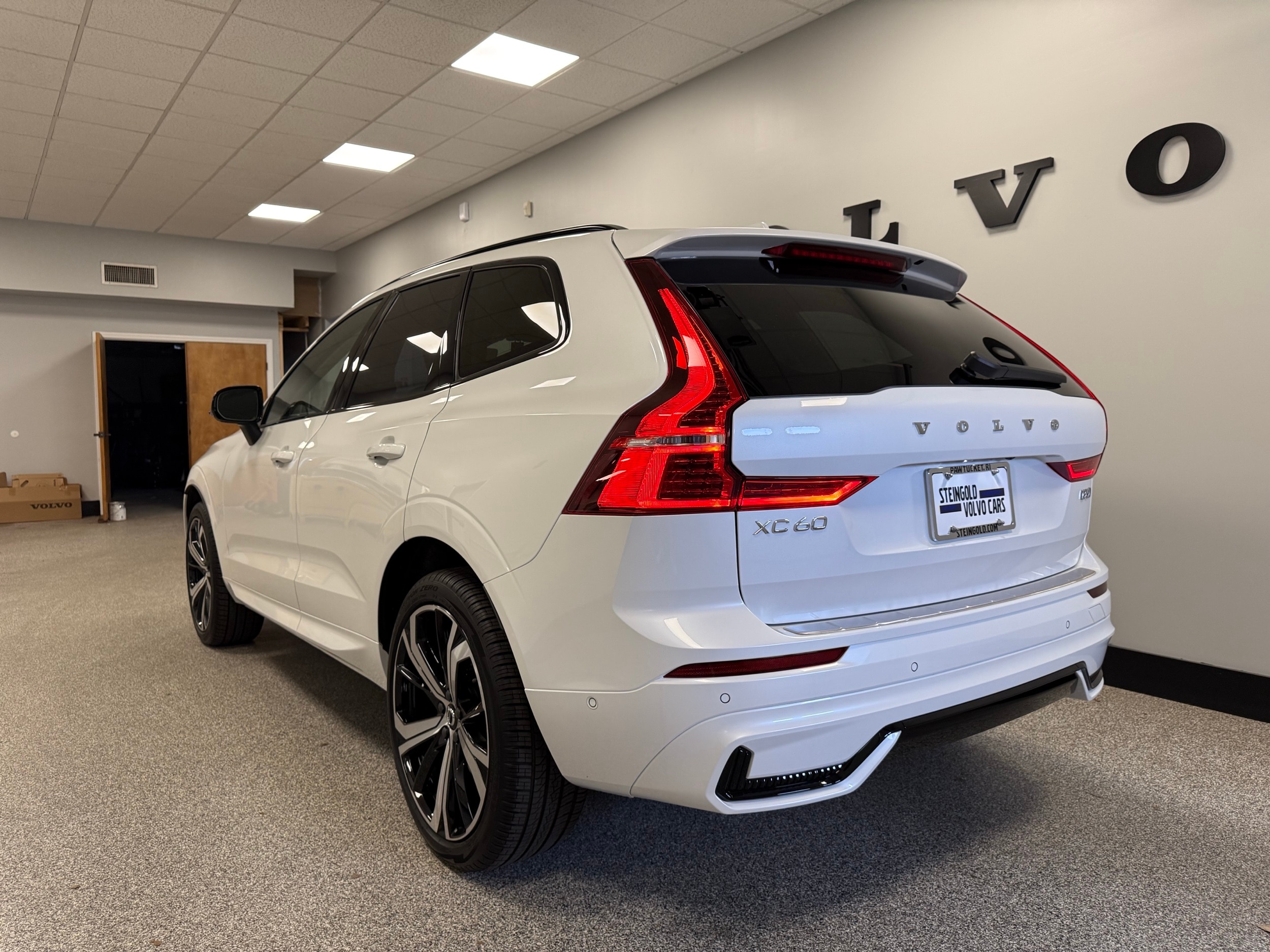 new 2025 Volvo XC60 car, priced at $60,660