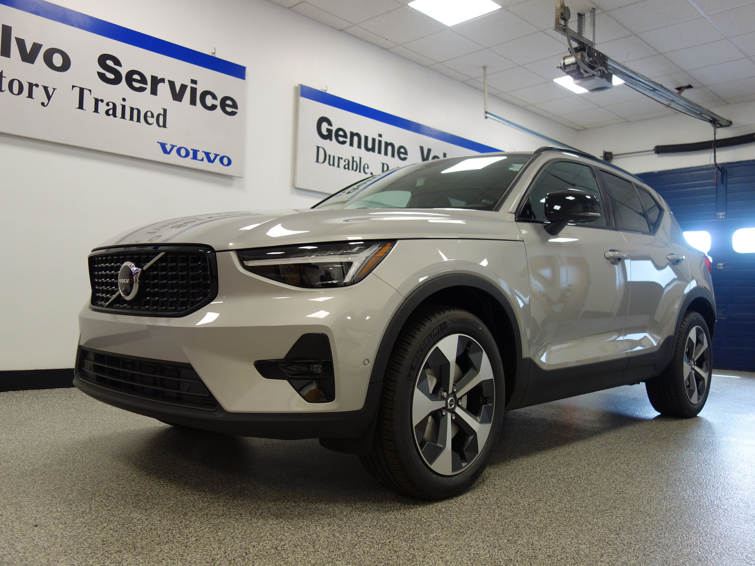 new 2025 Volvo XC40 car, priced at $49,565