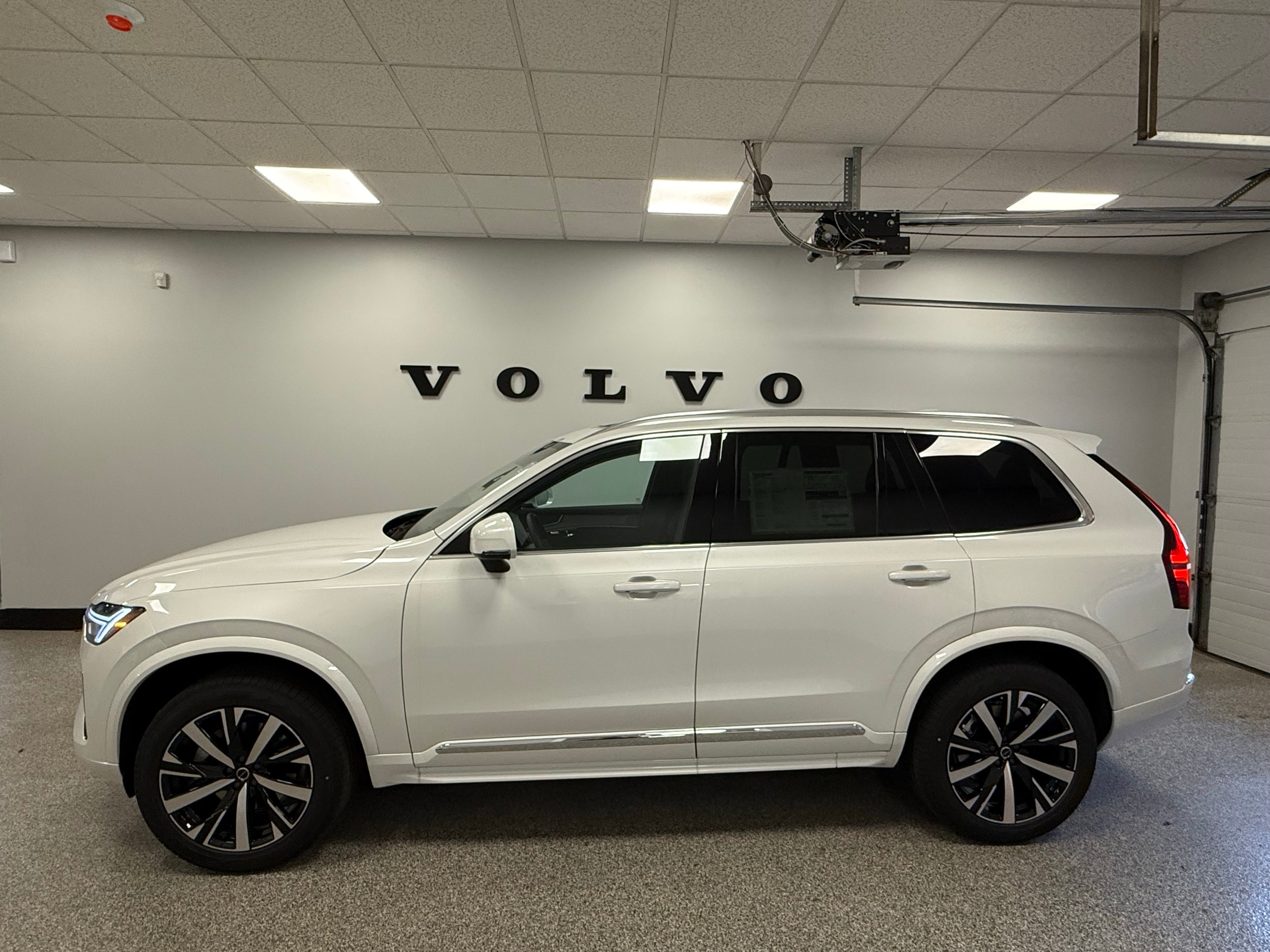 new 2025 Volvo XC90 car, priced at $61,795