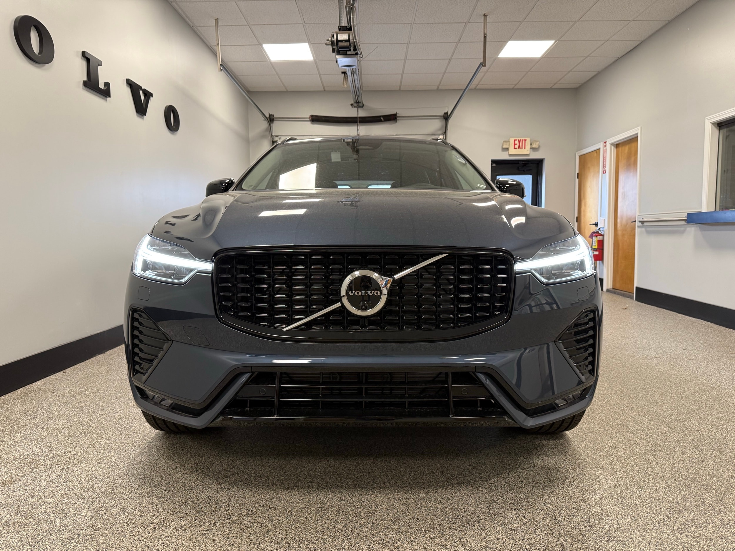 new 2025 Volvo XC60 car, priced at $55,335