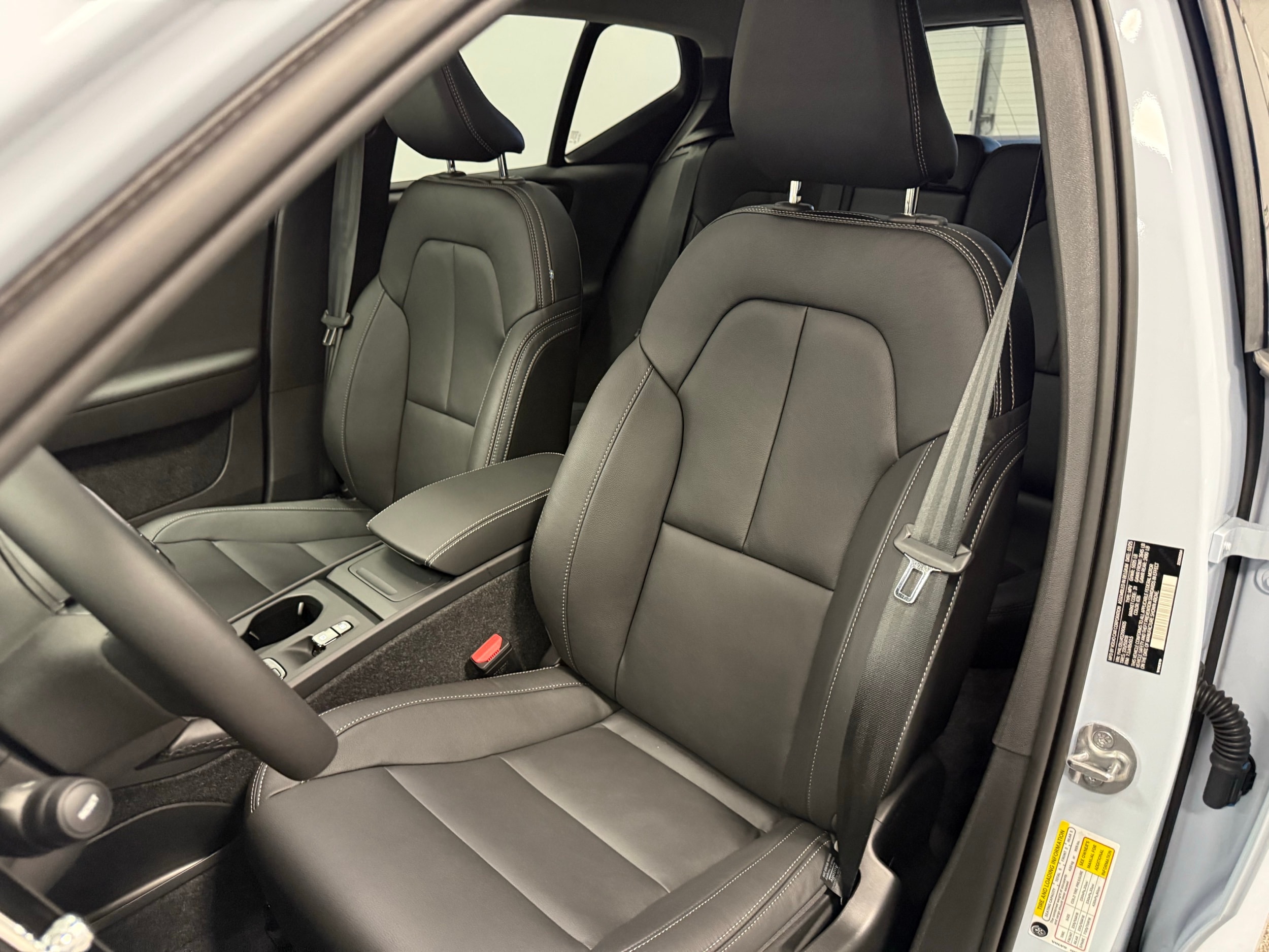 new 2025 Volvo XC40 car, priced at $44,595