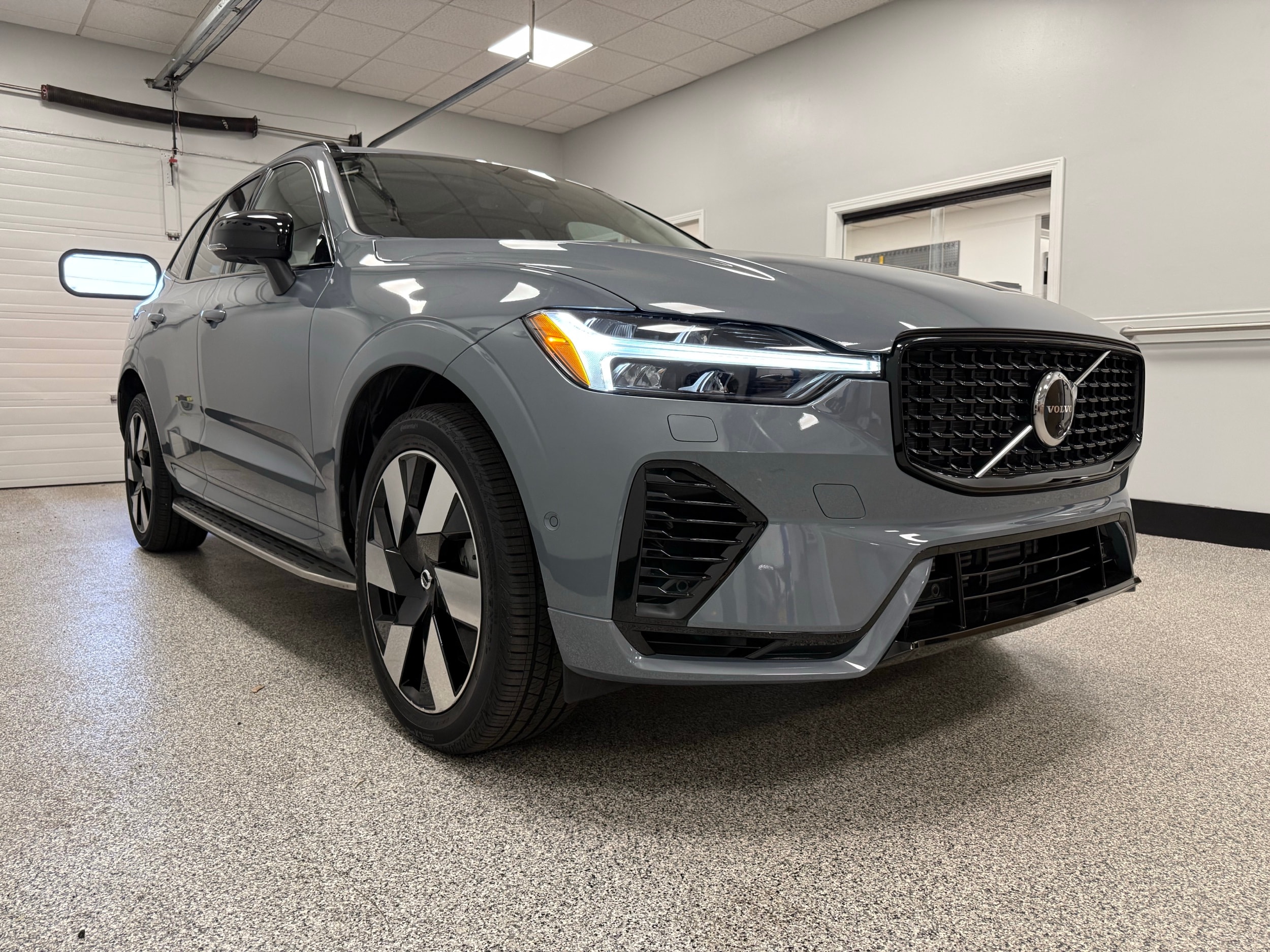 new 2024 Volvo XC60 plug-in hybrid car, priced at $59,920