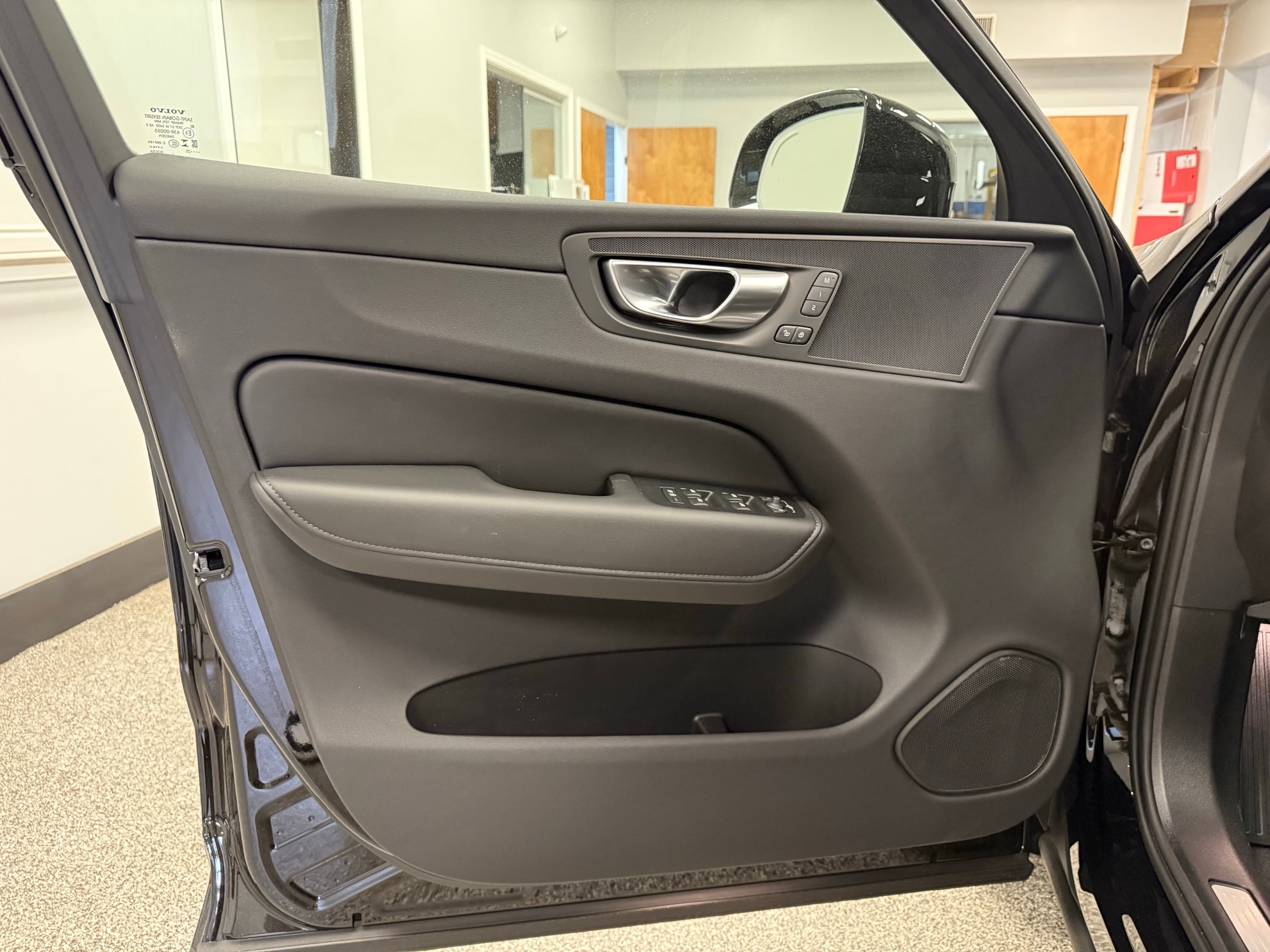 new 2025 Volvo XC60 car, priced at $55,360