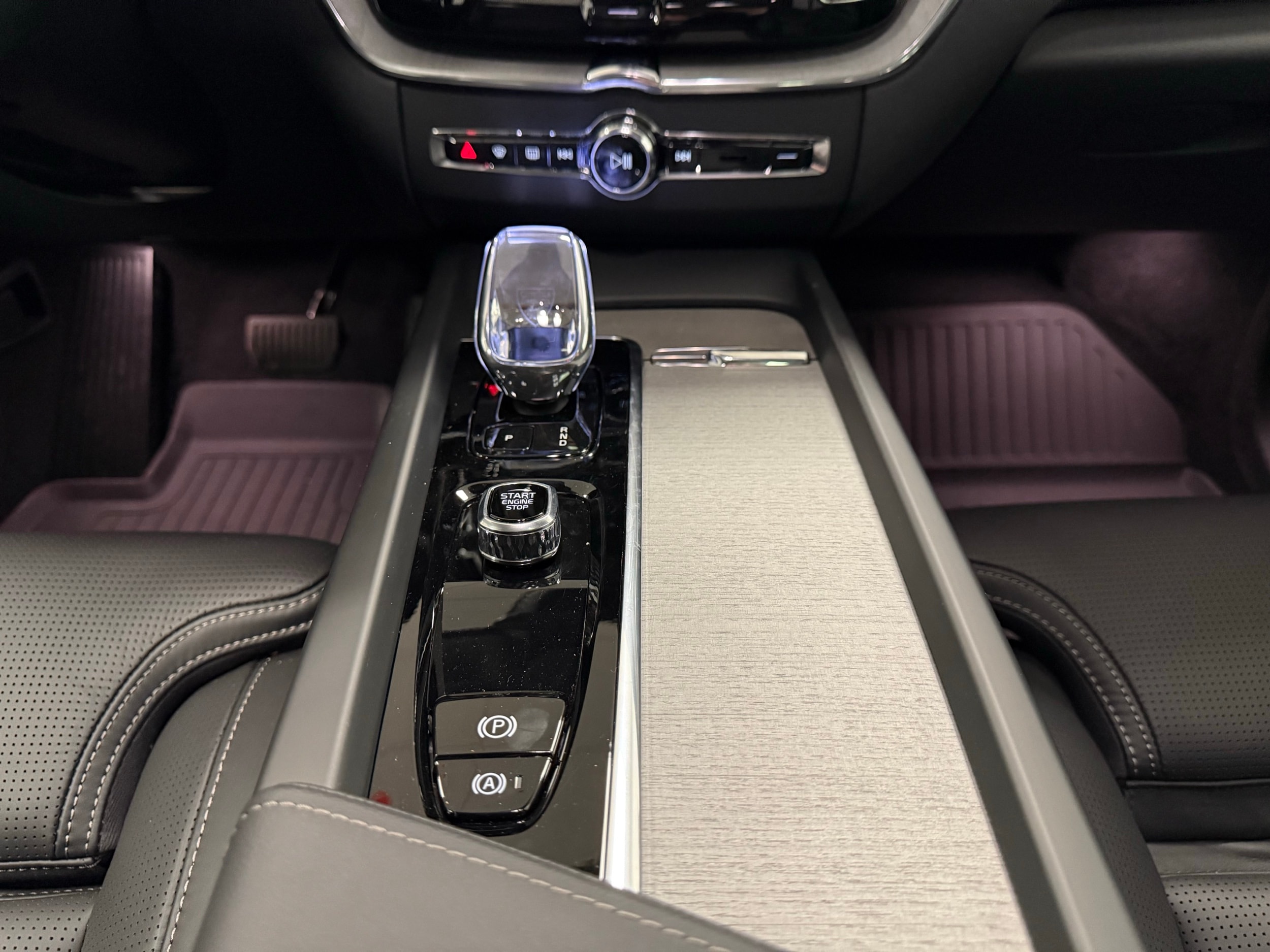 new 2025 Volvo XC60 car, priced at $61,005