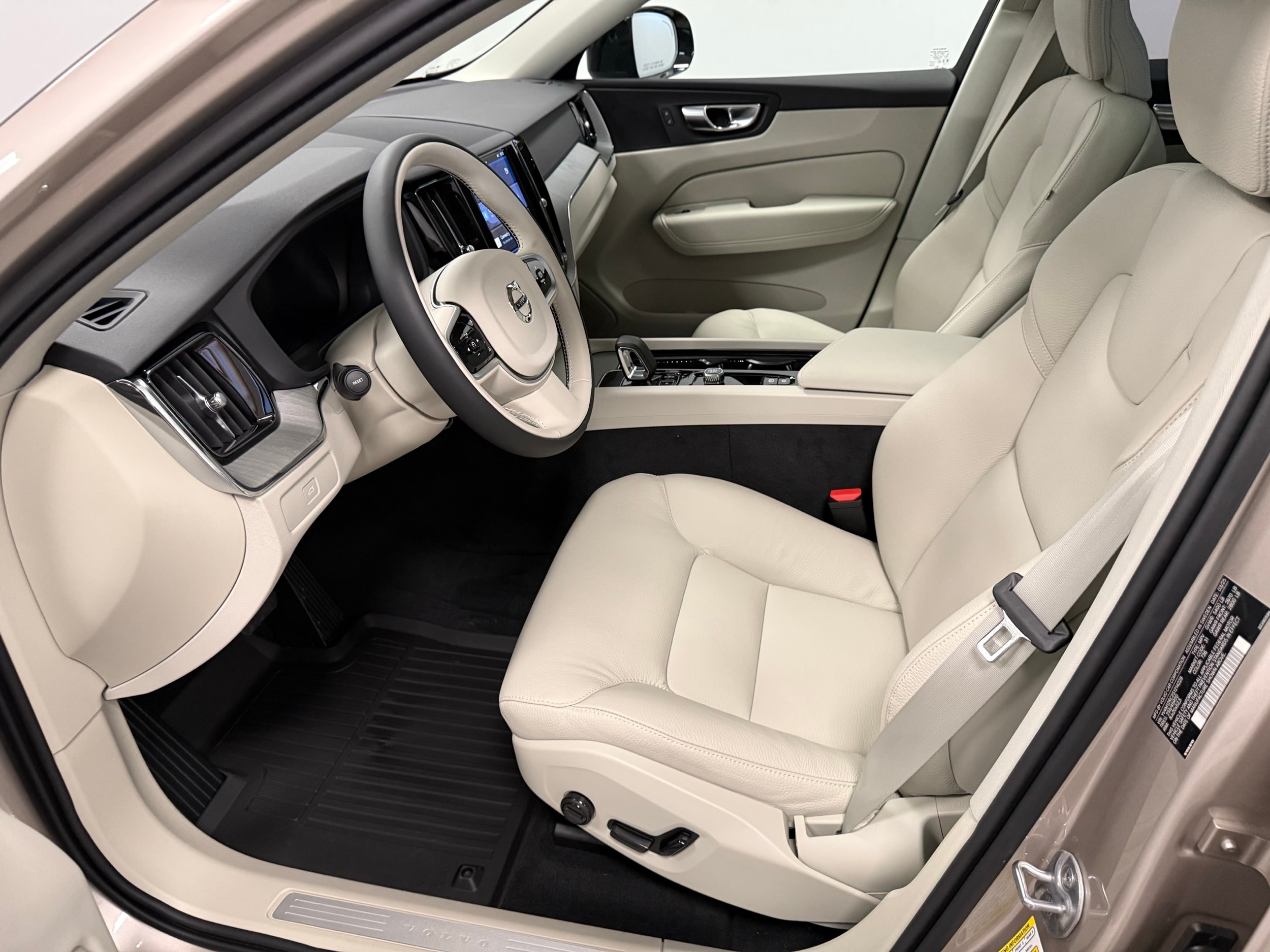 new 2025 Volvo XC60 car, priced at $55,360