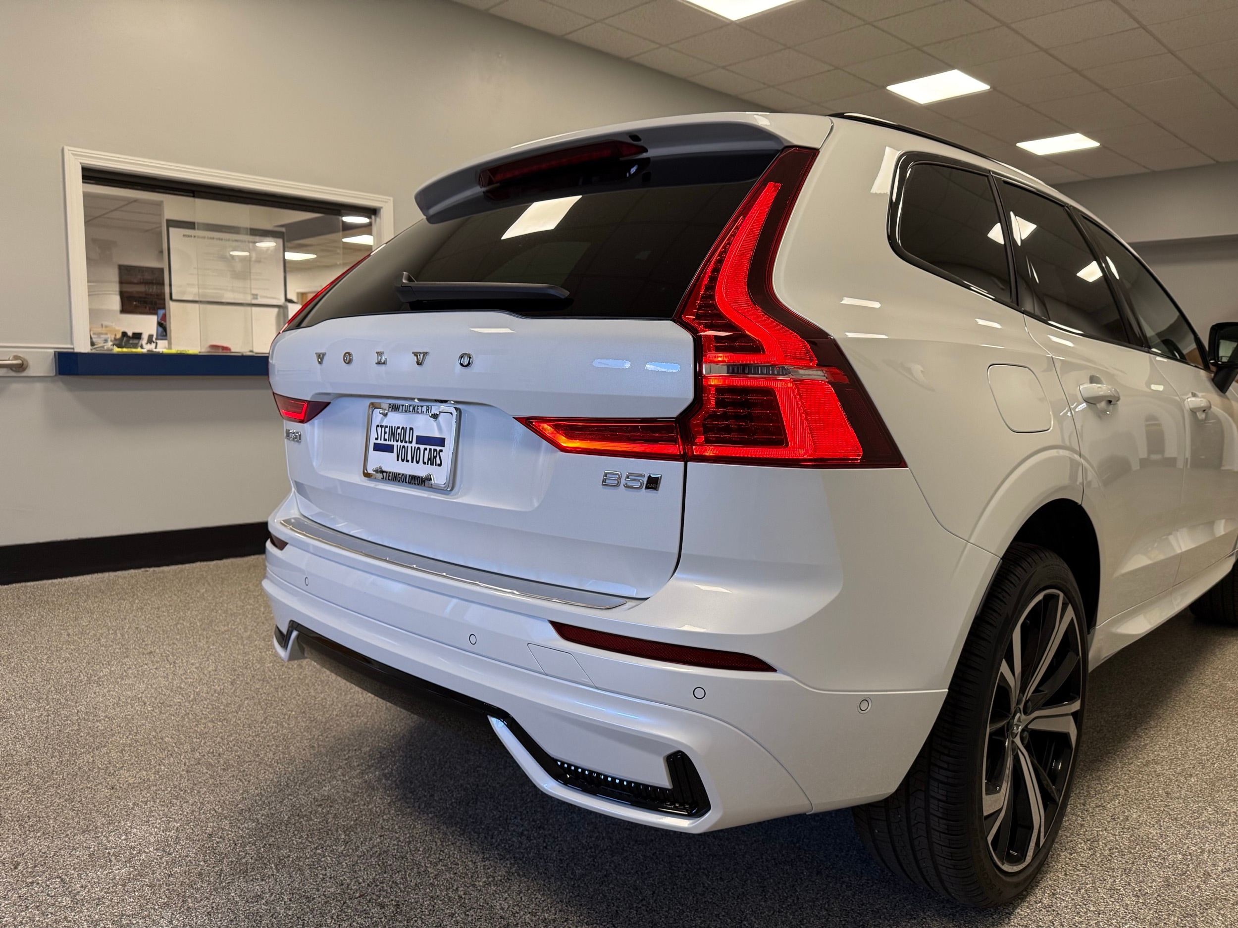 new 2025 Volvo XC60 car, priced at $60,660