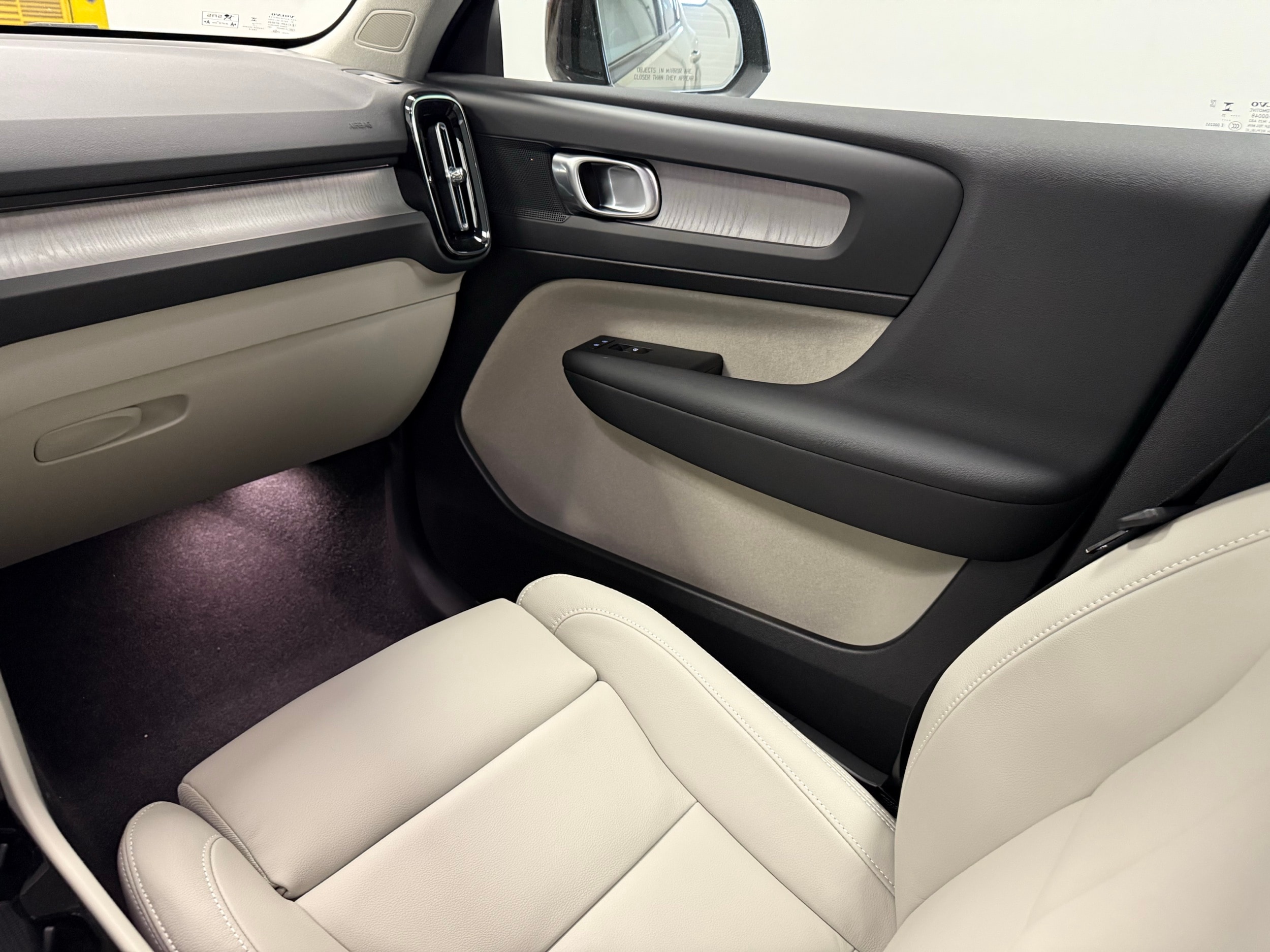 new 2025 Volvo XC40 car, priced at $49,810