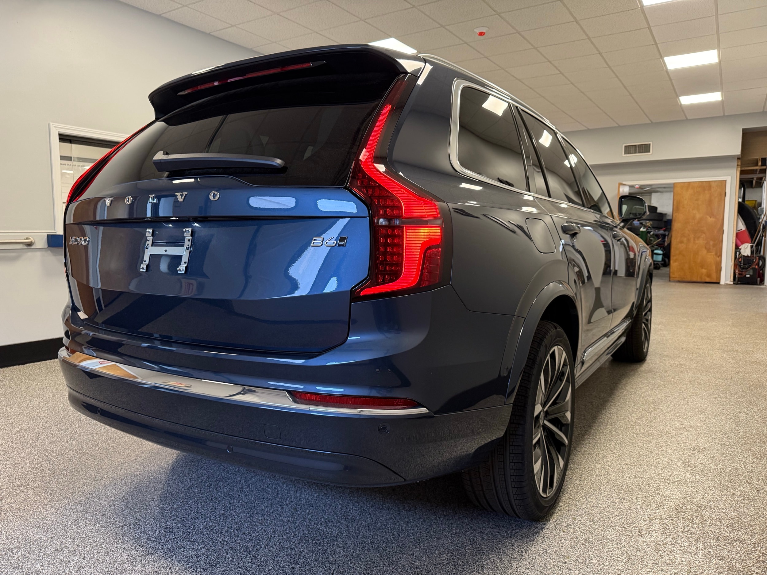 new 2025 Volvo XC90 car, priced at $76,045