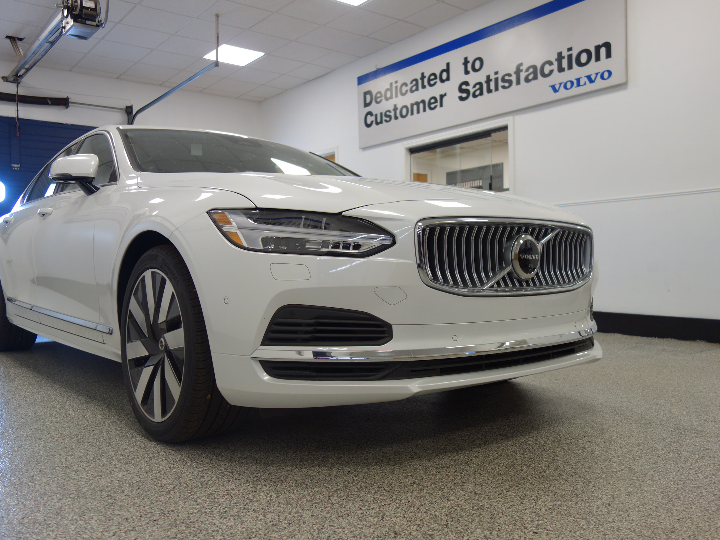 new 2024 Volvo S90 plug-in hybrid car, priced at $78,495