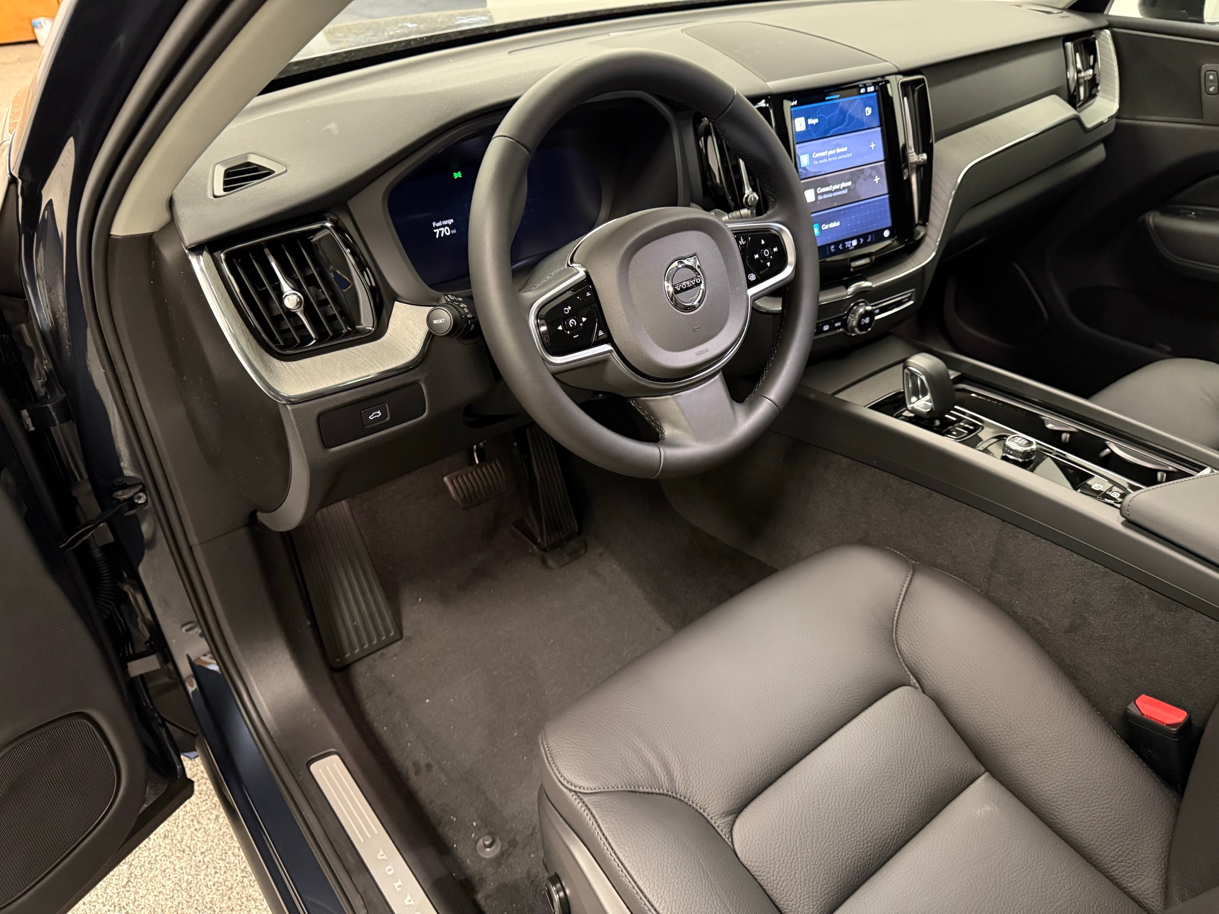 new 2025 Volvo XC60 car, priced at $55,335