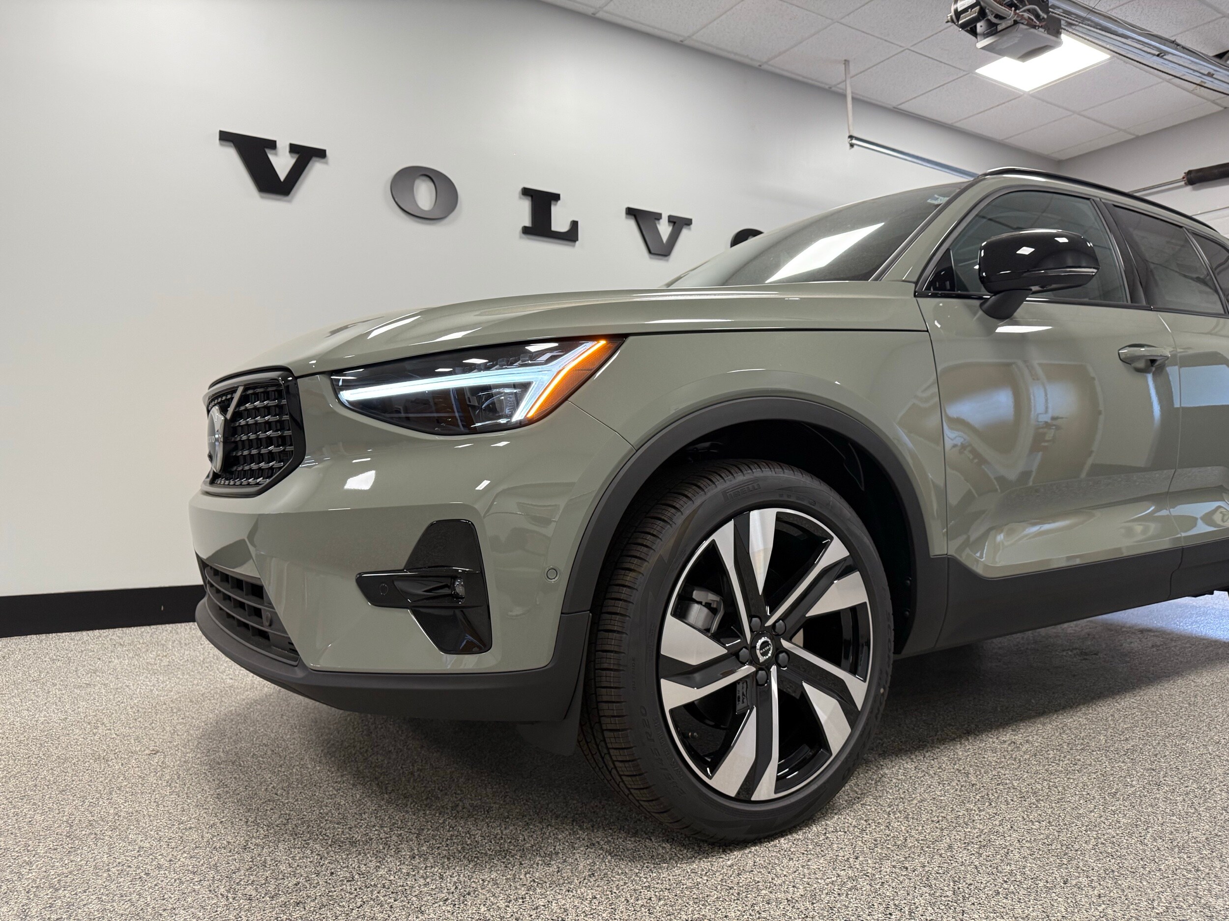 new 2025 Volvo XC40 car, priced at $49,810