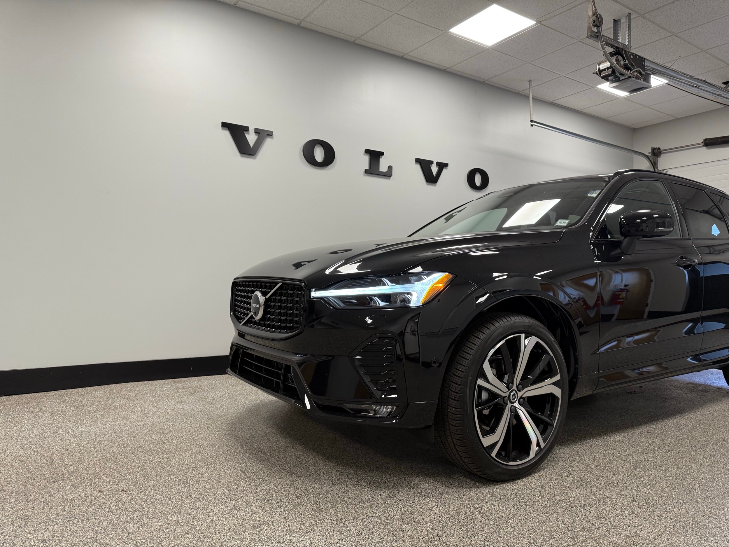 new 2025 Volvo XC60 car, priced at $61,005