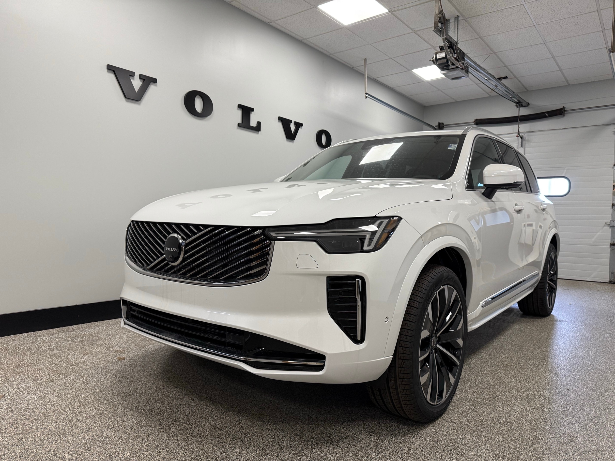 new 2025 Volvo XC90 car, priced at $69,155