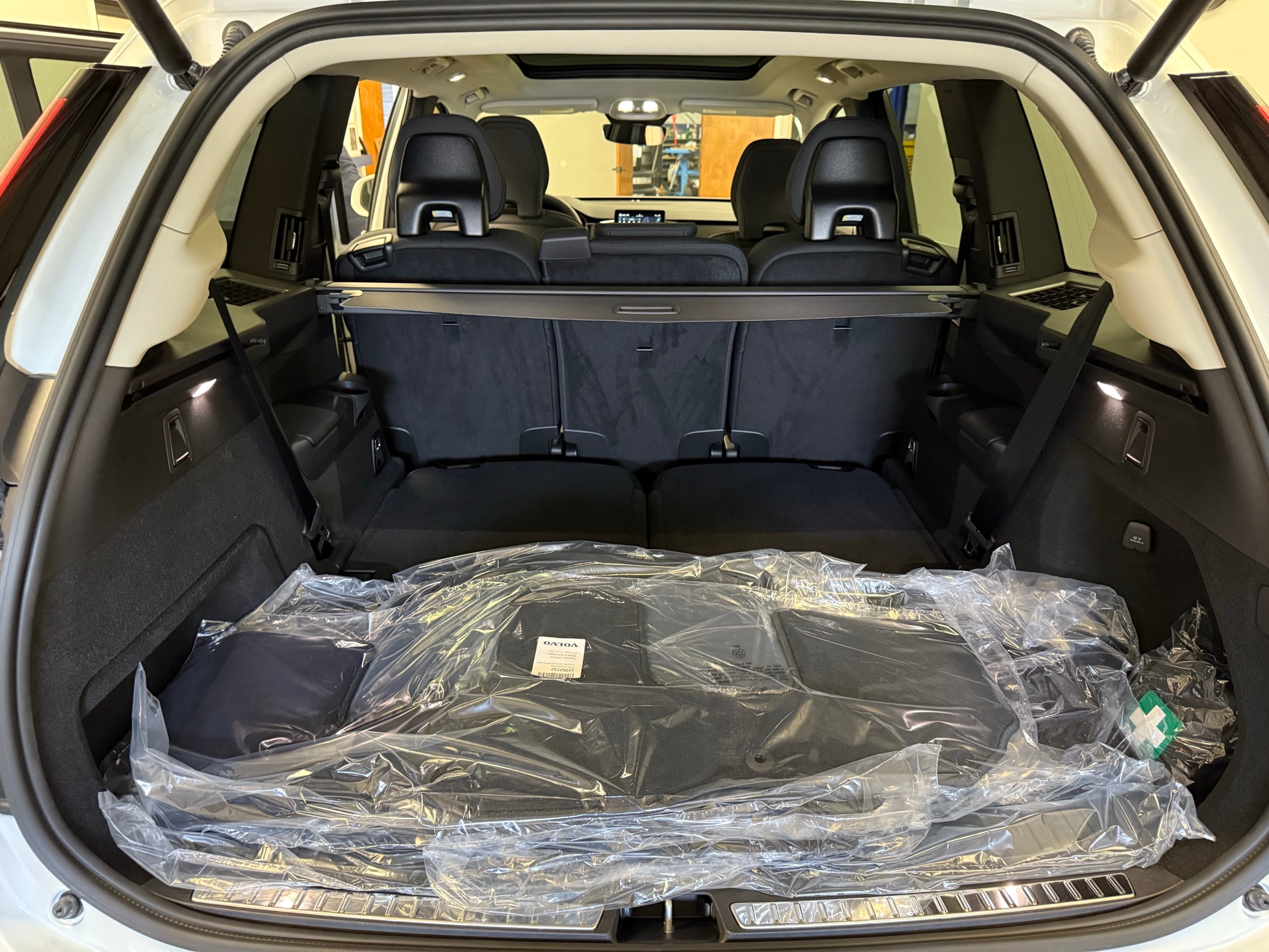 new 2025 Volvo XC90 car, priced at $61,795