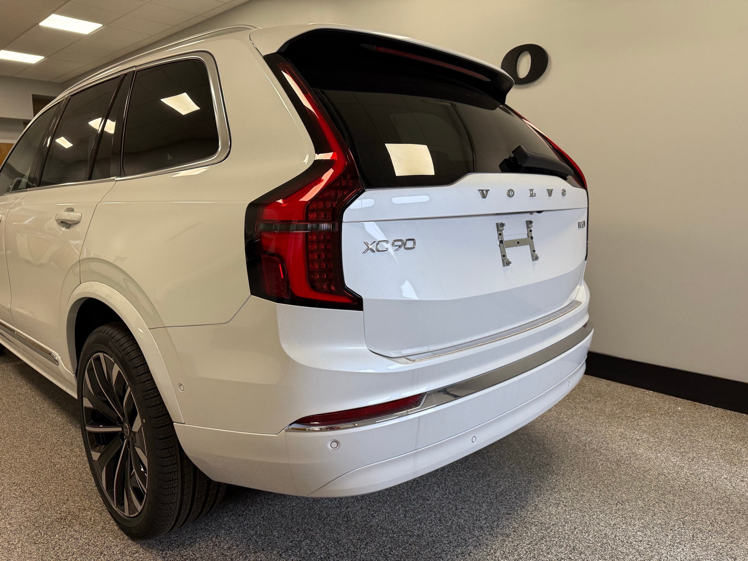 new 2025 Volvo XC90 car, priced at $69,155