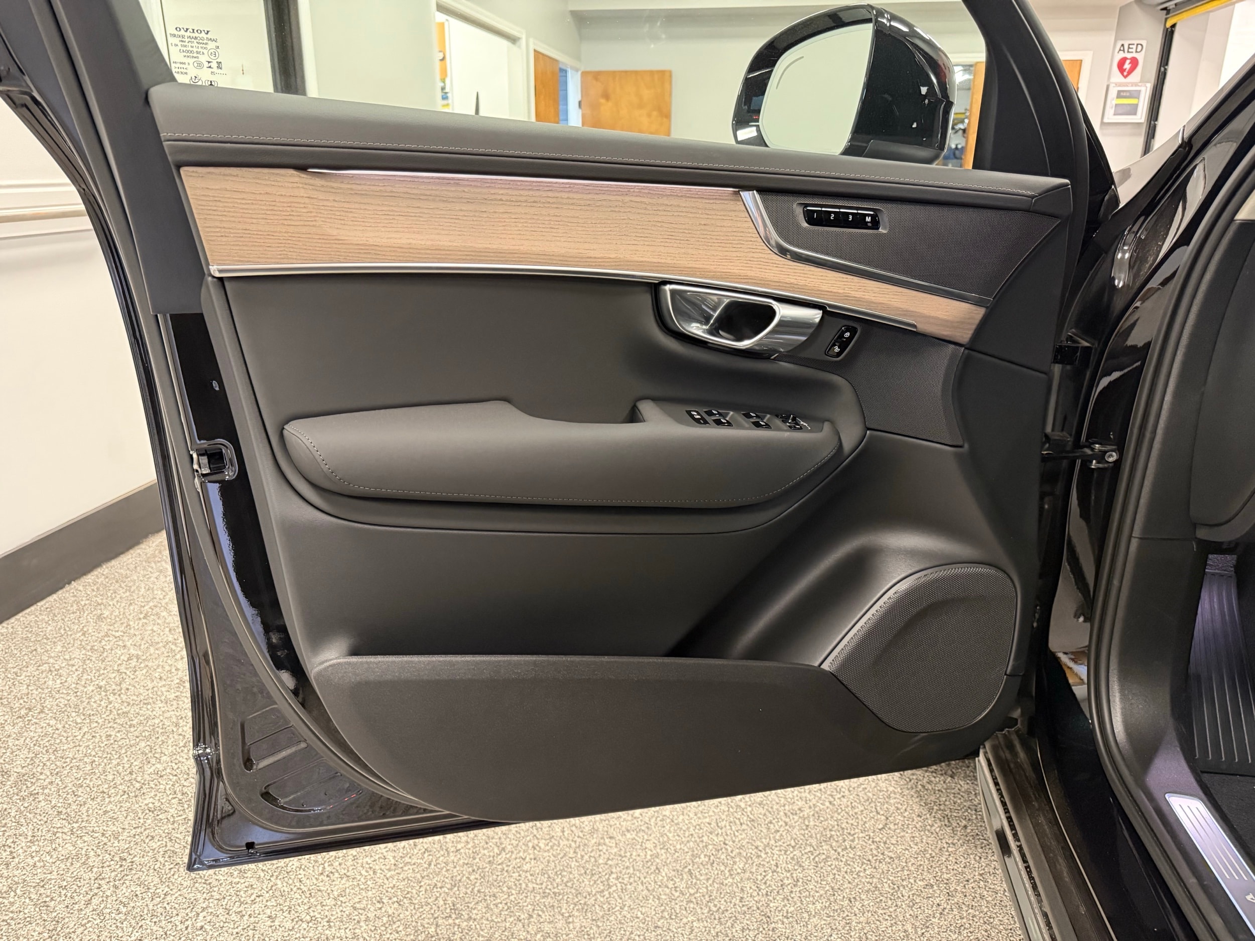 new 2025 Volvo XC90 car, priced at $70,505