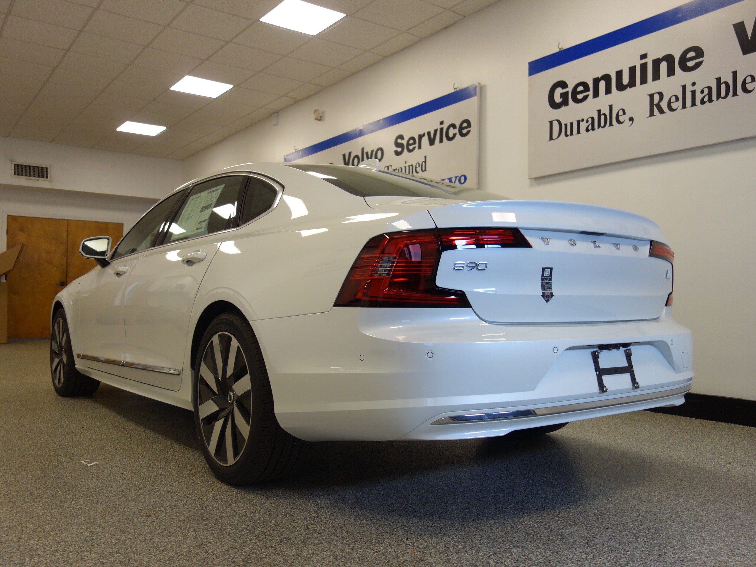 new 2024 Volvo S90 plug-in hybrid car, priced at $78,495