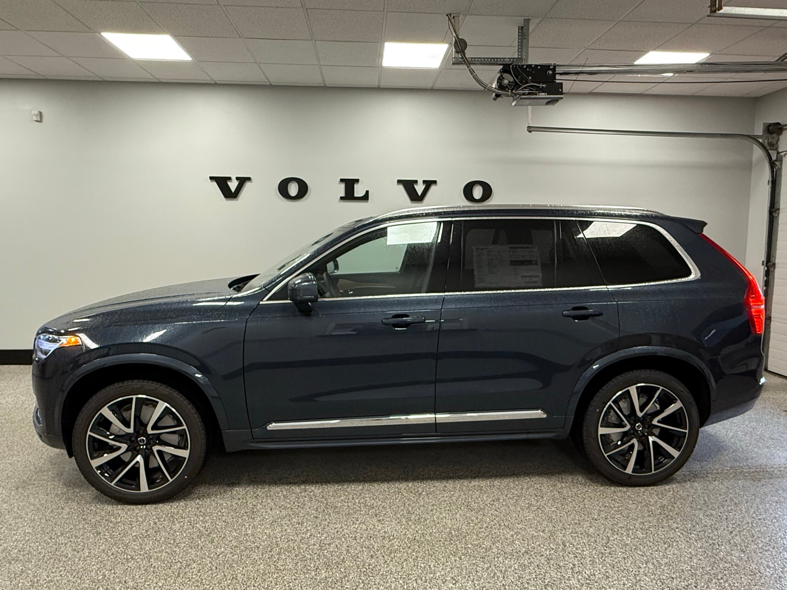 new 2025 Volvo XC90 car, priced at $69,450