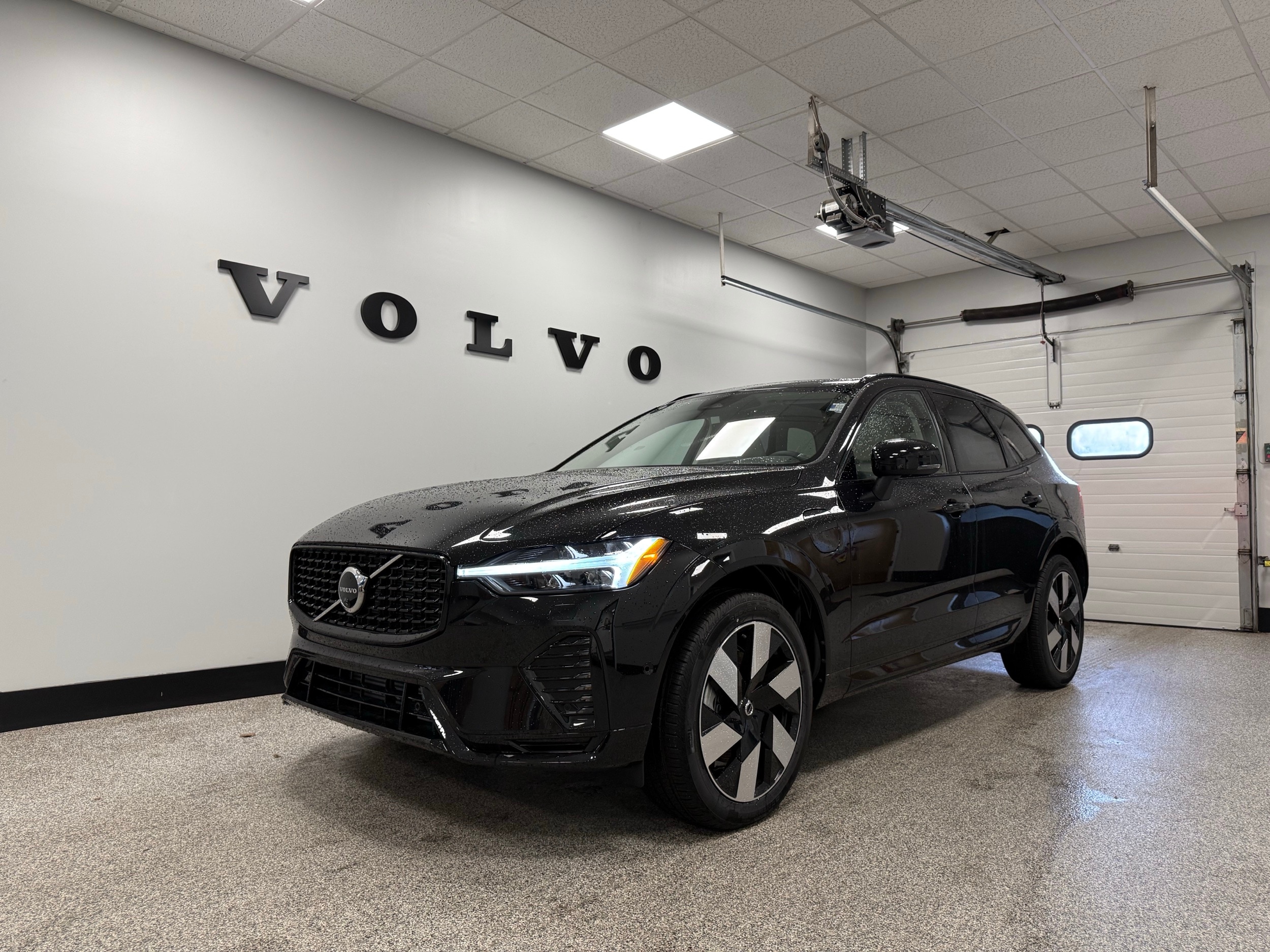 new 2025 Volvo XC60 plug-in hybrid car, priced at $66,235