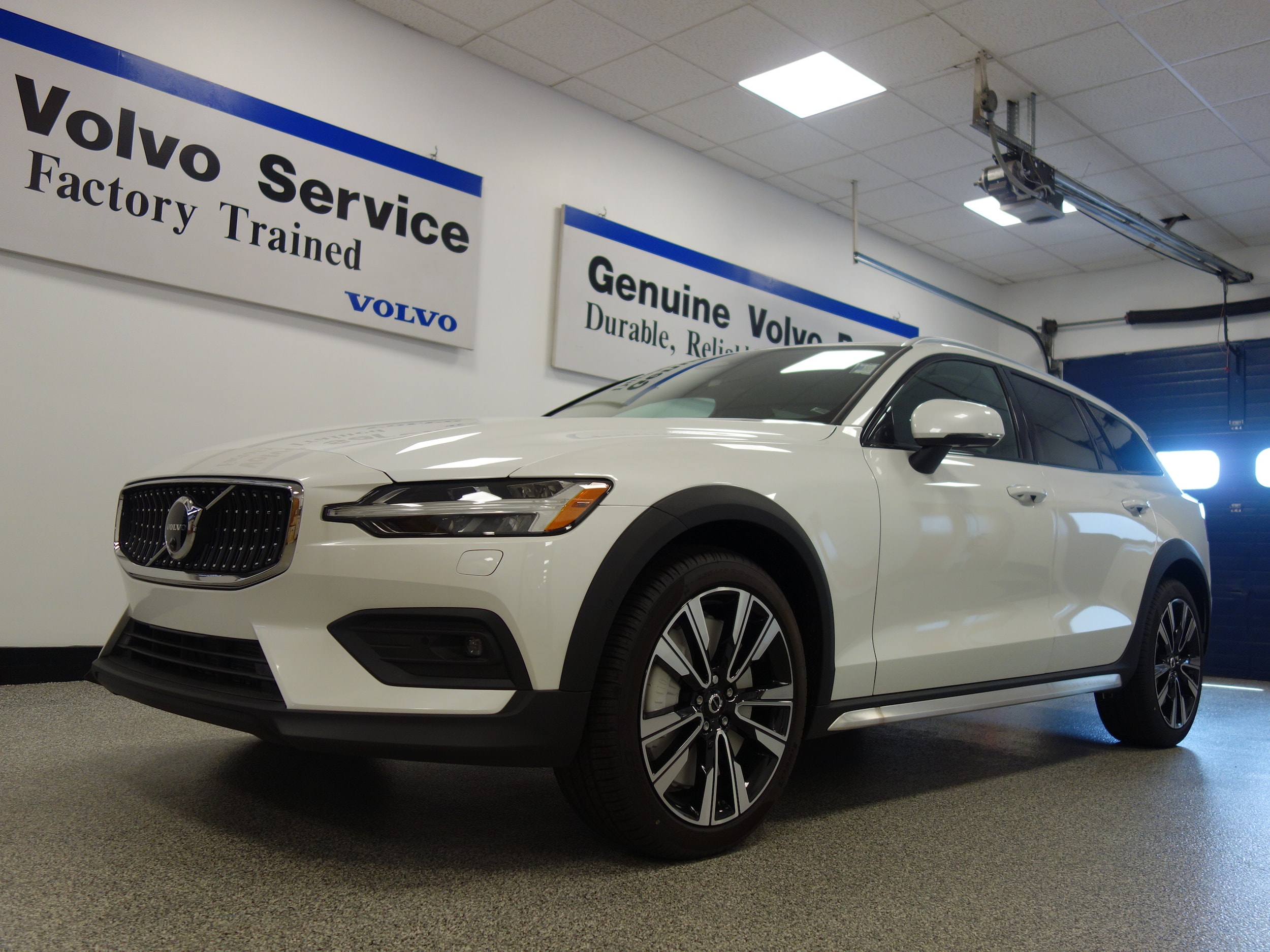 new 2025 Volvo V60 Cross Country car, priced at $58,135