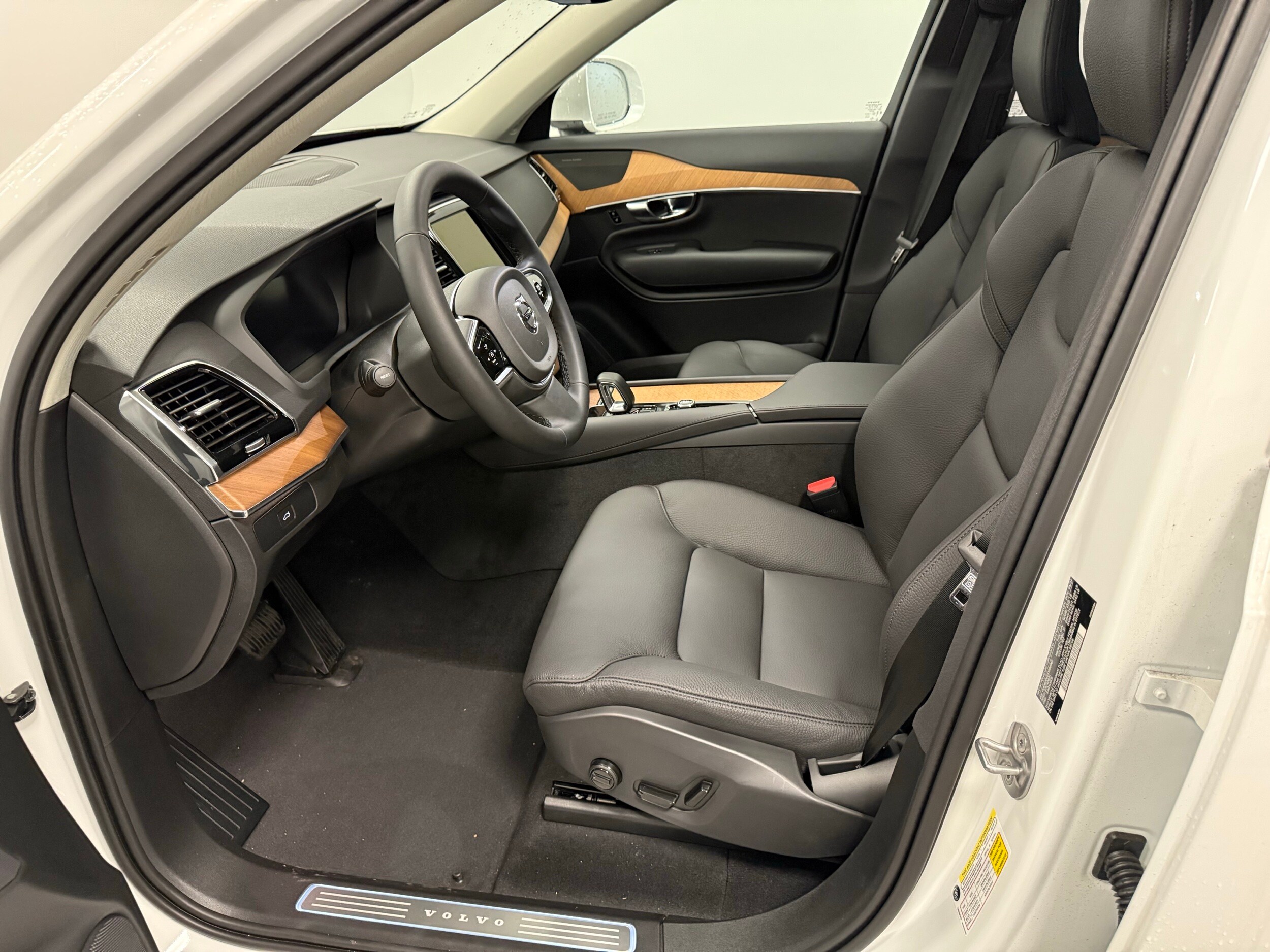 new 2025 Volvo XC90 car, priced at $68,455