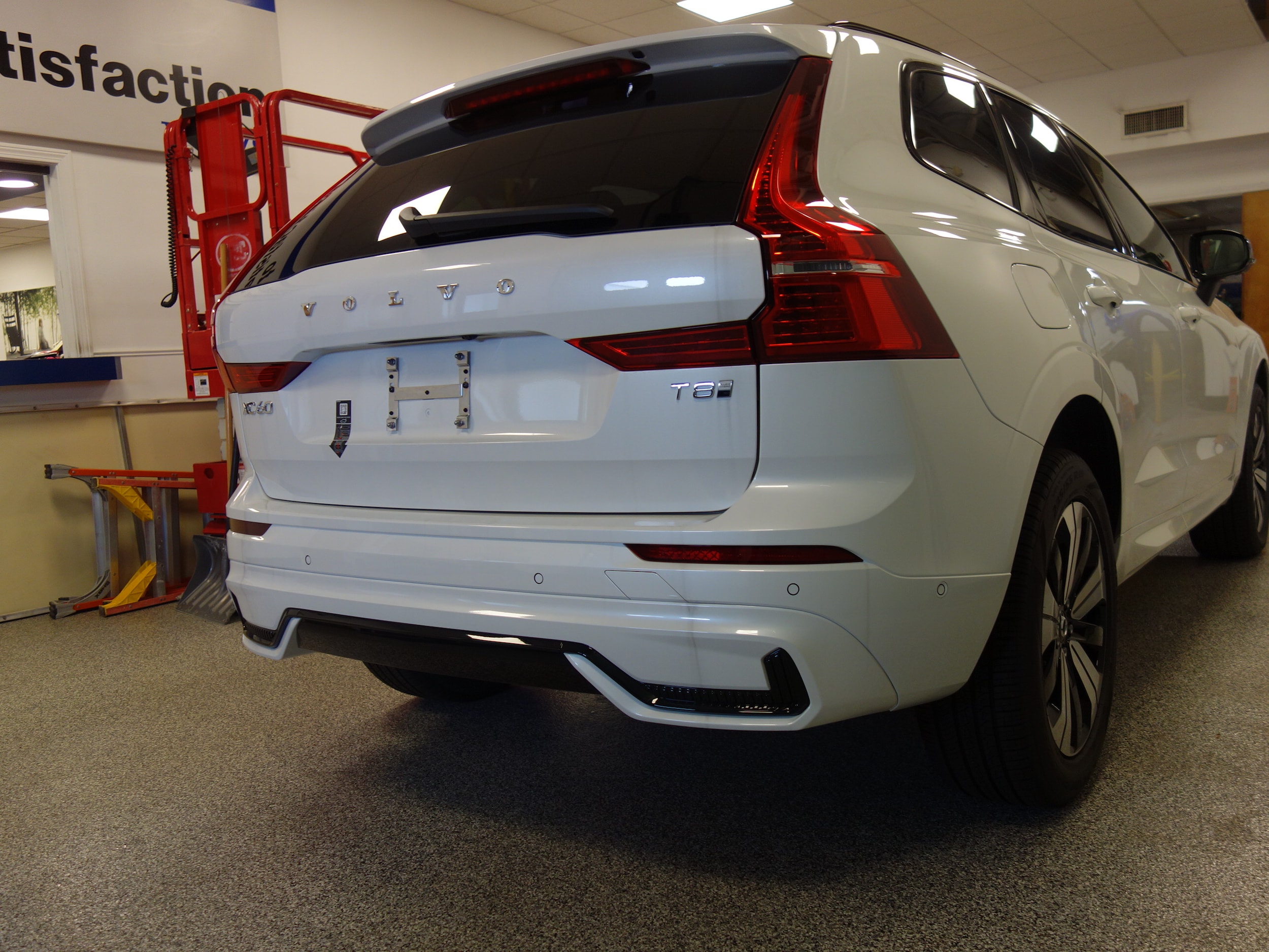 new 2025 Volvo XC60 plug-in hybrid car, priced at $65,640