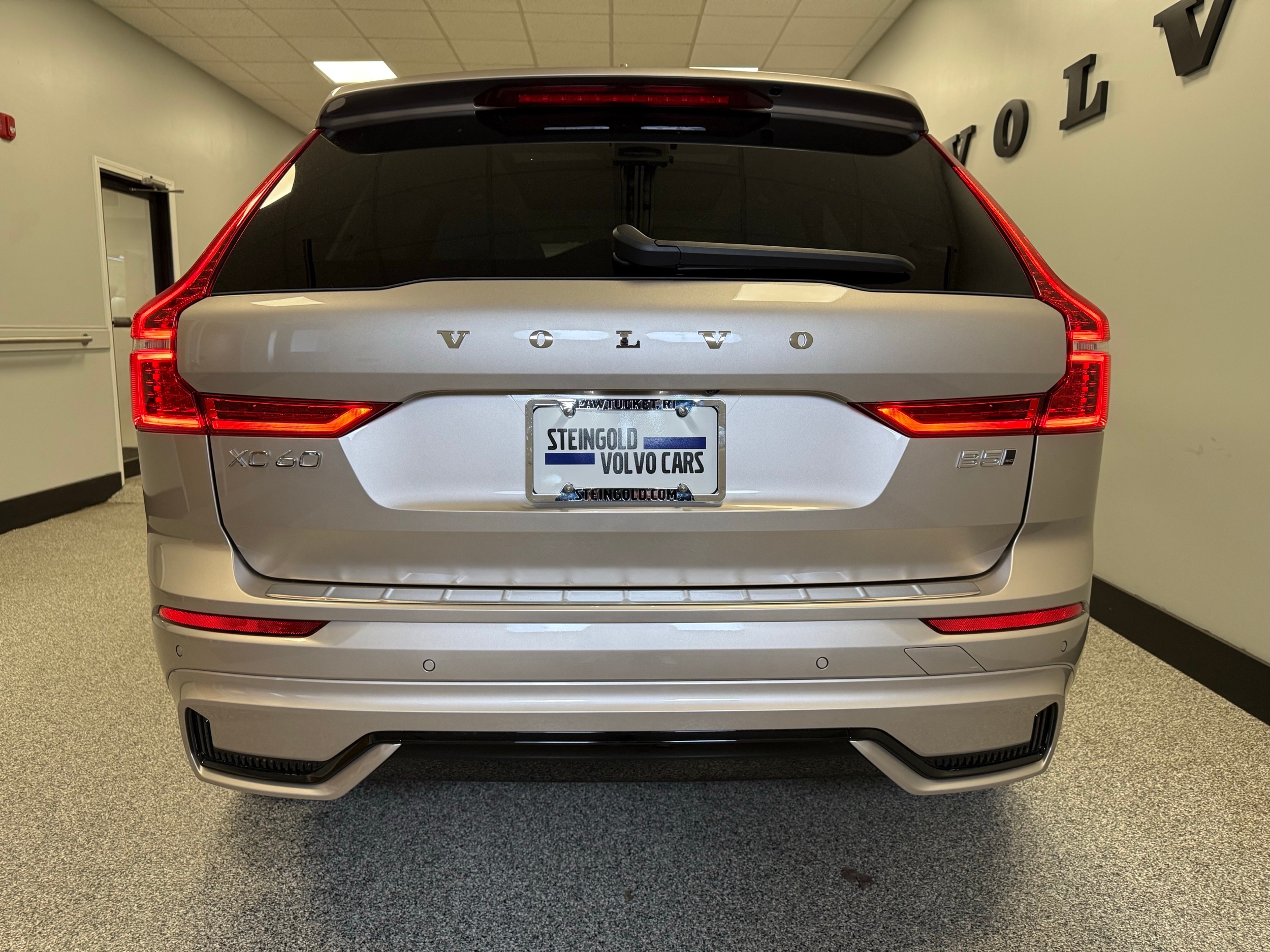 new 2025 Volvo XC60 car, priced at $55,360