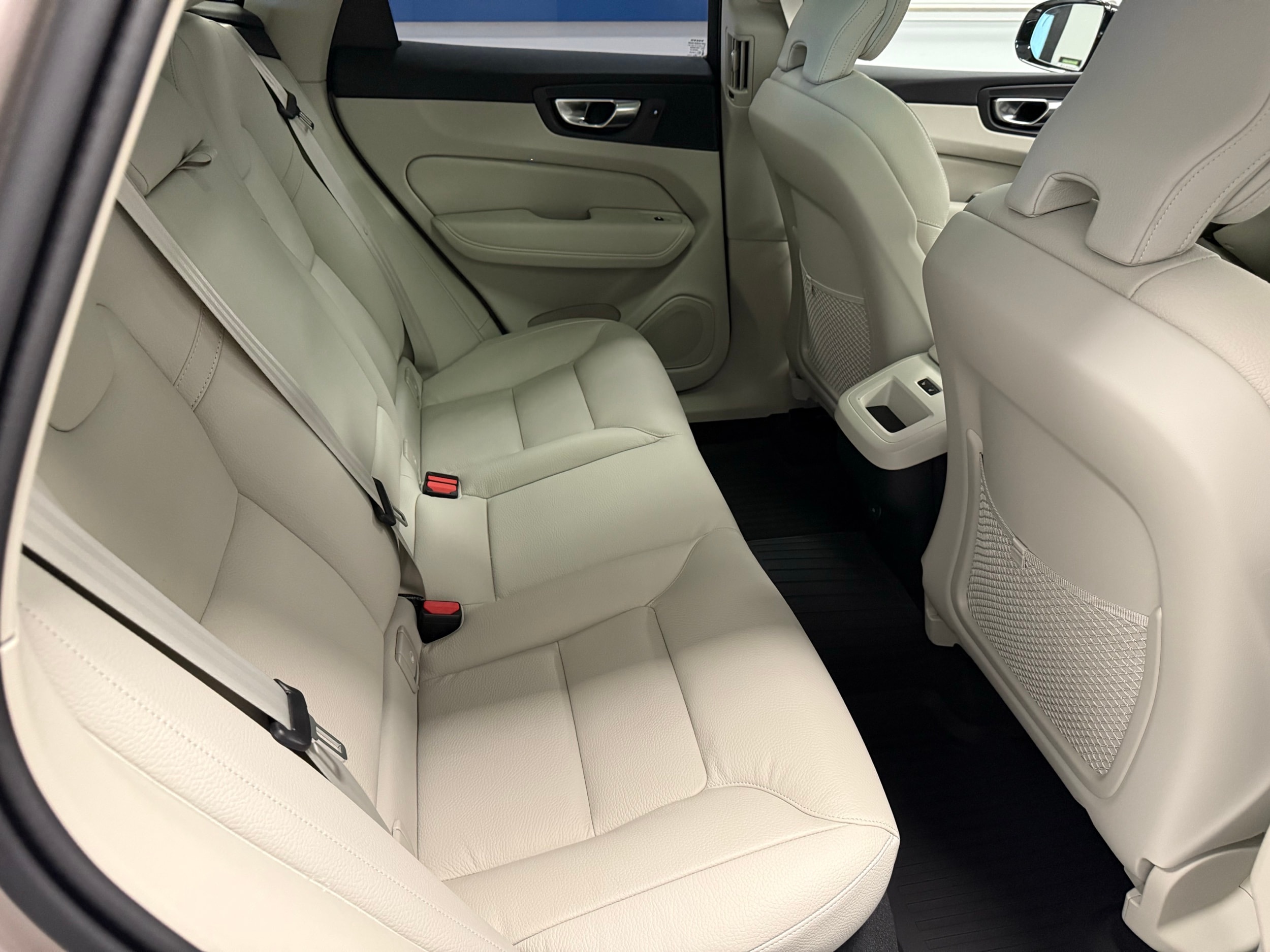 new 2025 Volvo XC60 car, priced at $55,360
