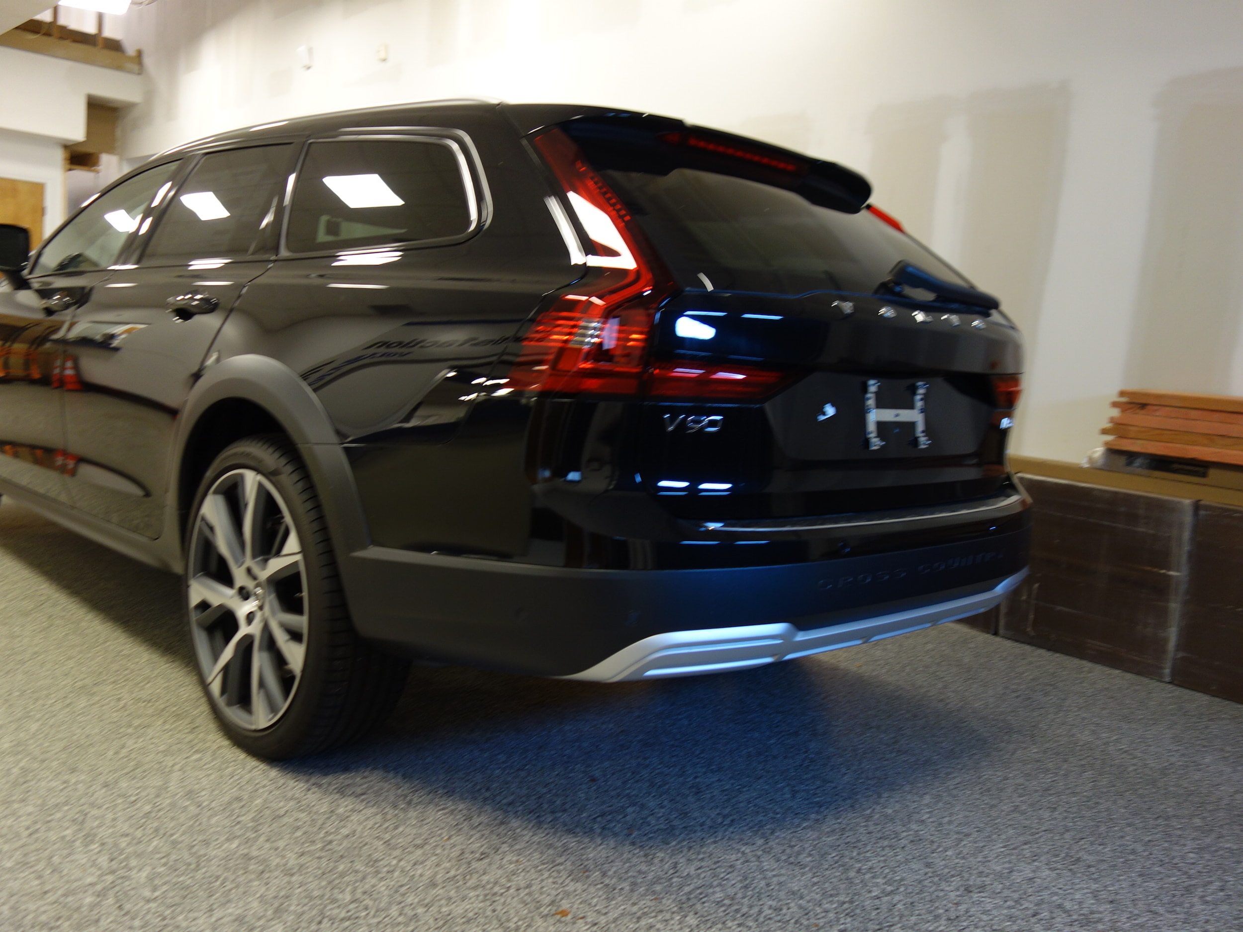 new 2025 Volvo V90 Cross Country car, priced at $73,125