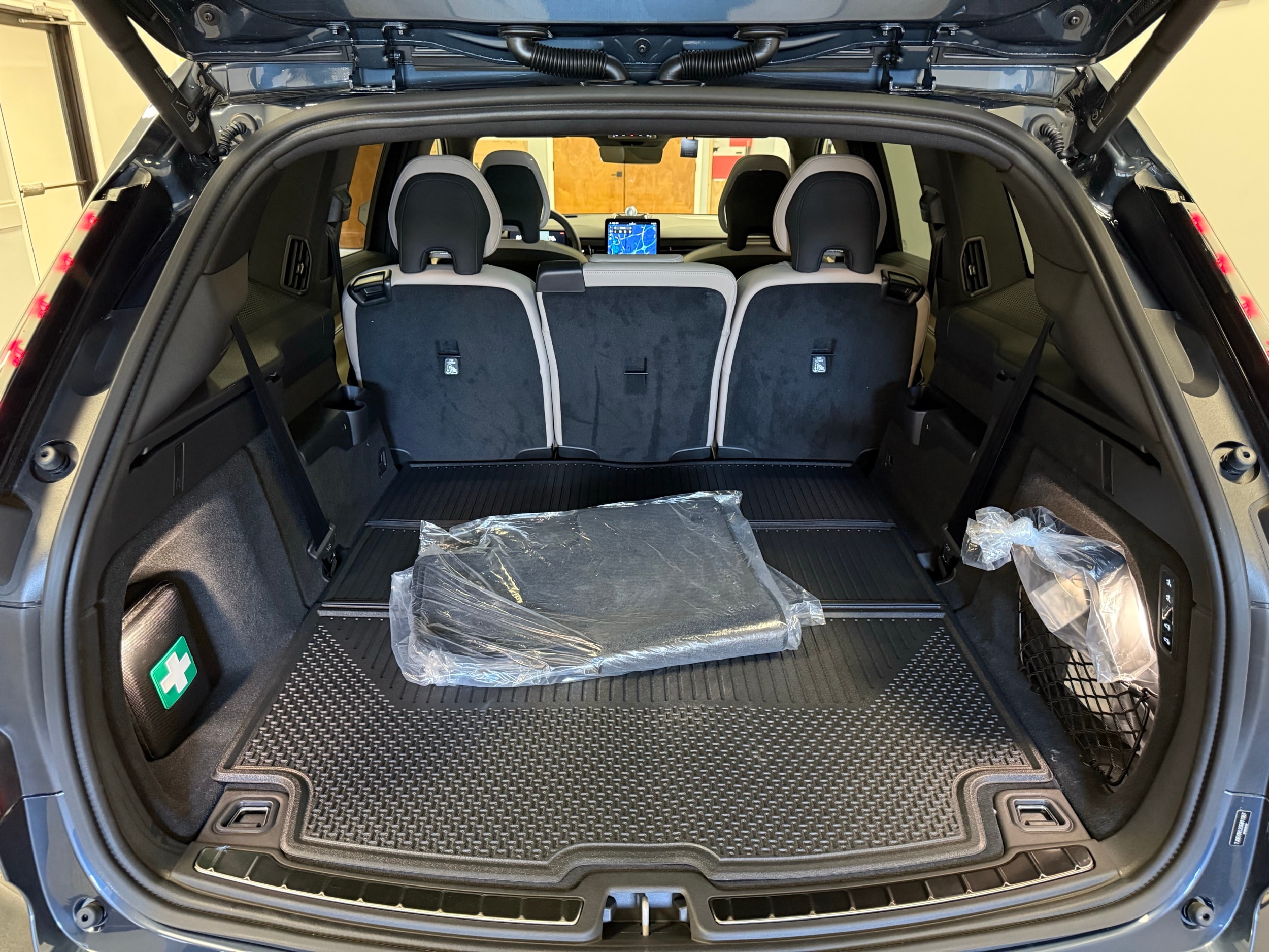 new 2025 Volvo EX90 car, priced at $91,290