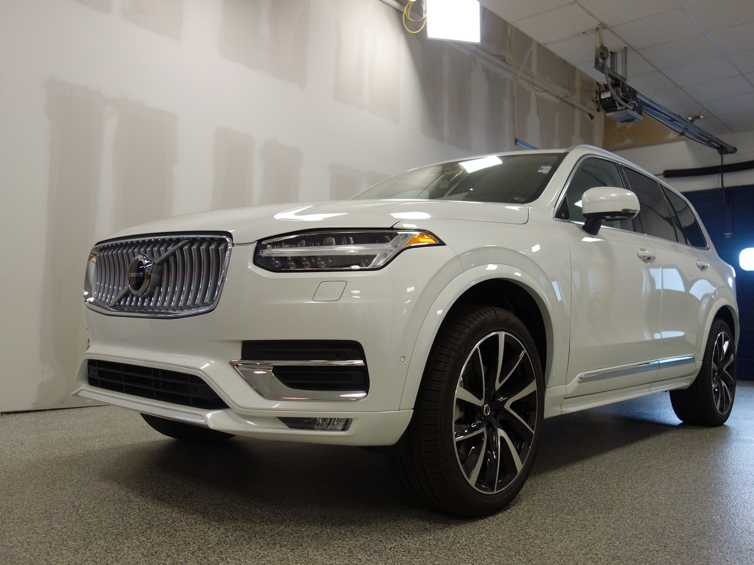 new 2025 Volvo XC90 car, priced at $67,370