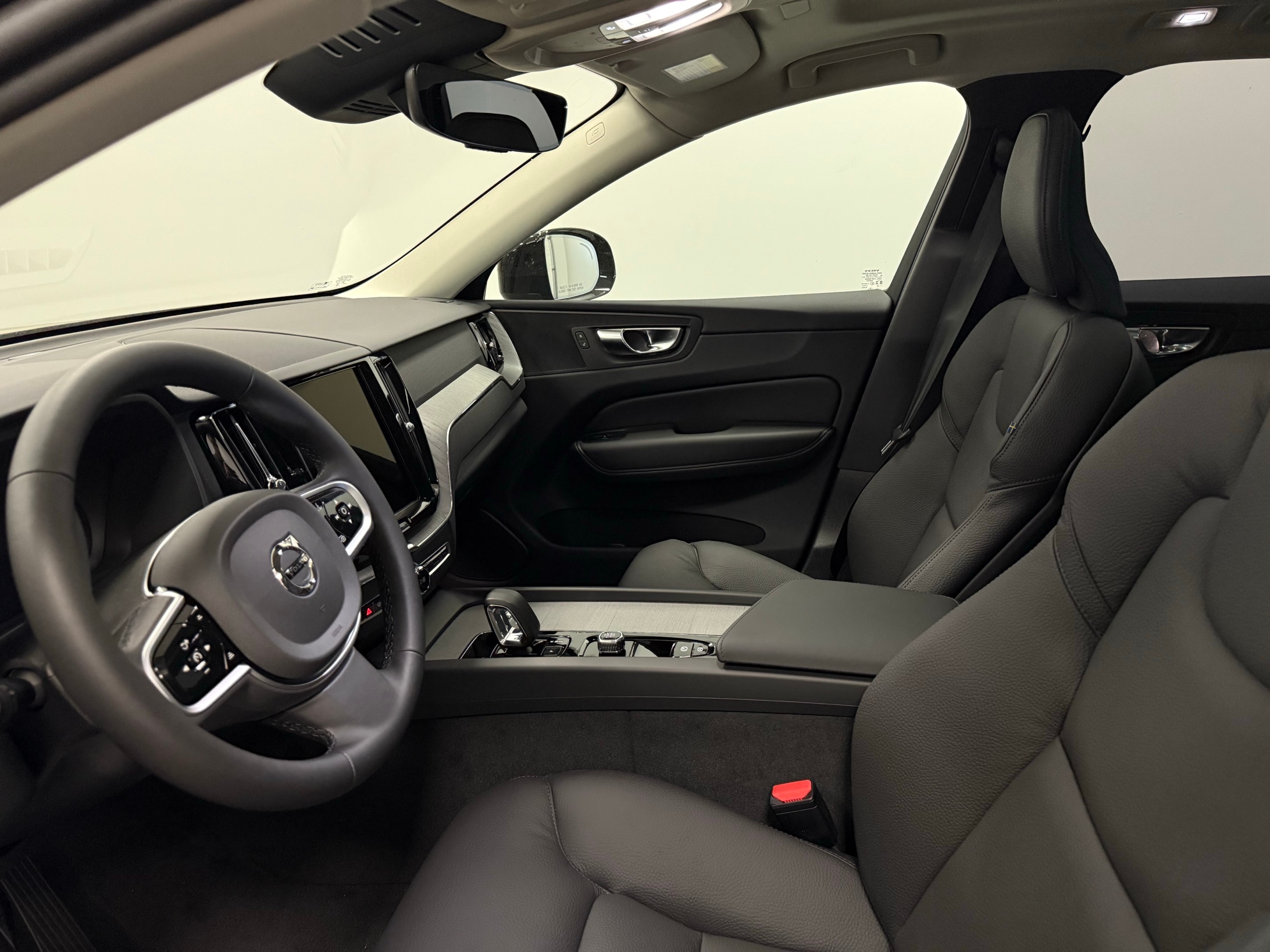 new 2025 Volvo XC60 car, priced at $55,360
