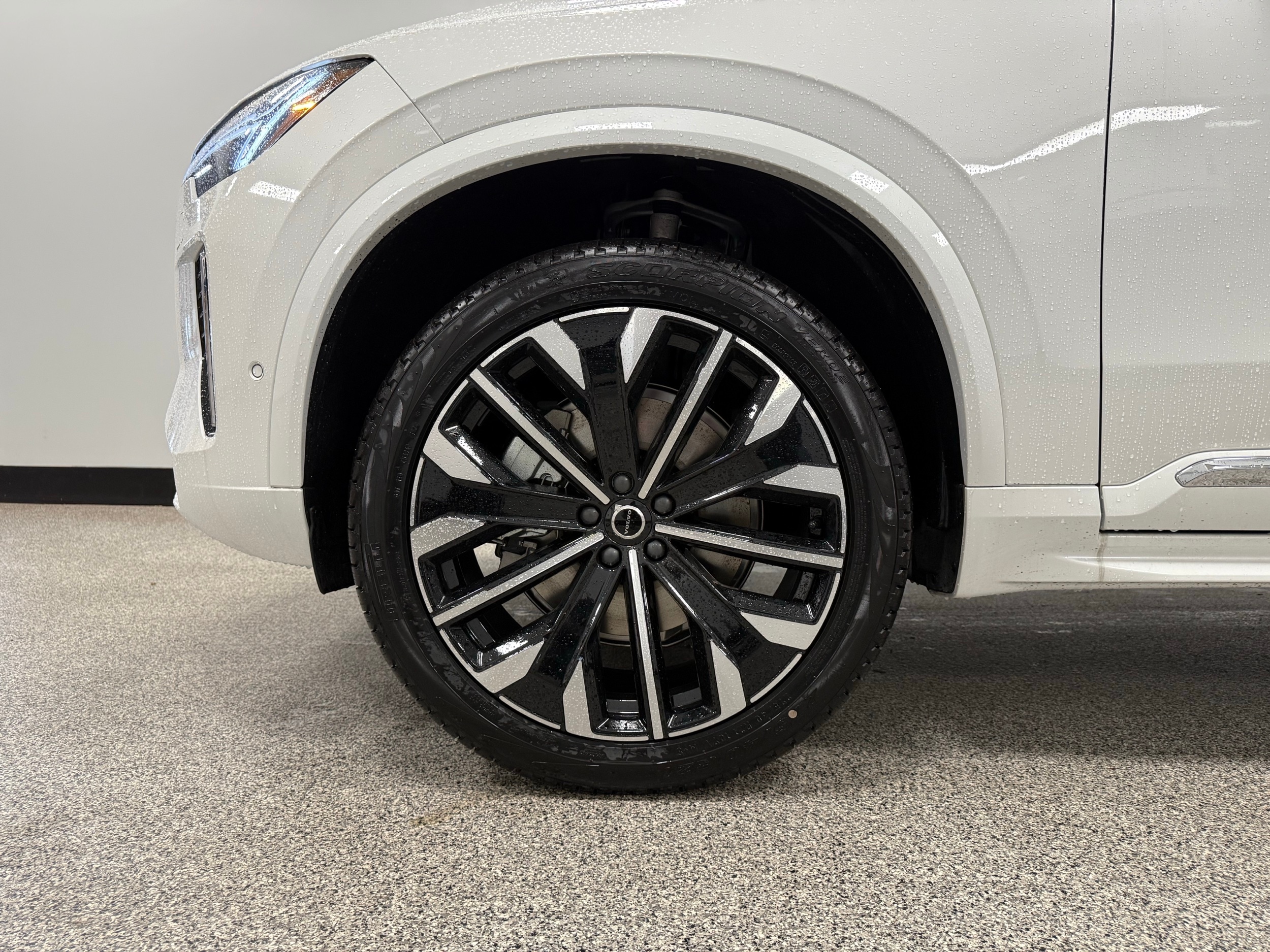 new 2025 Volvo XC90 car, priced at $69,155