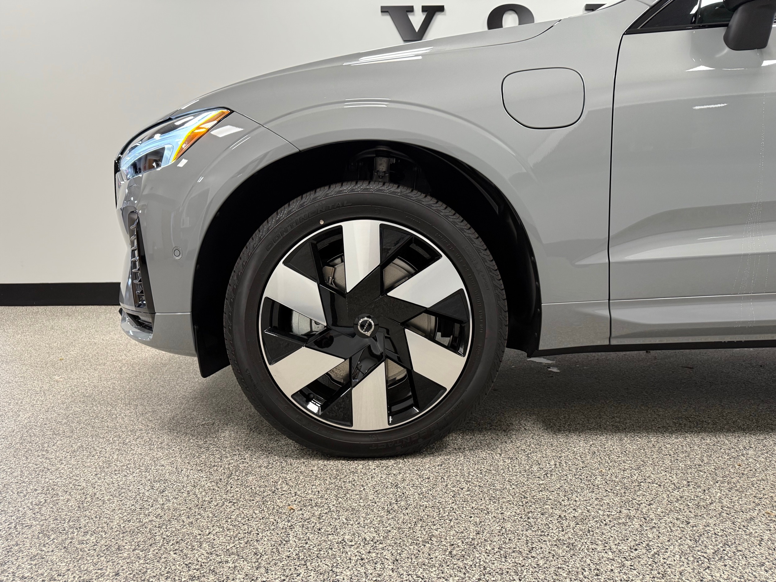 new 2025 Volvo XC60 plug-in hybrid car, priced at $66,260