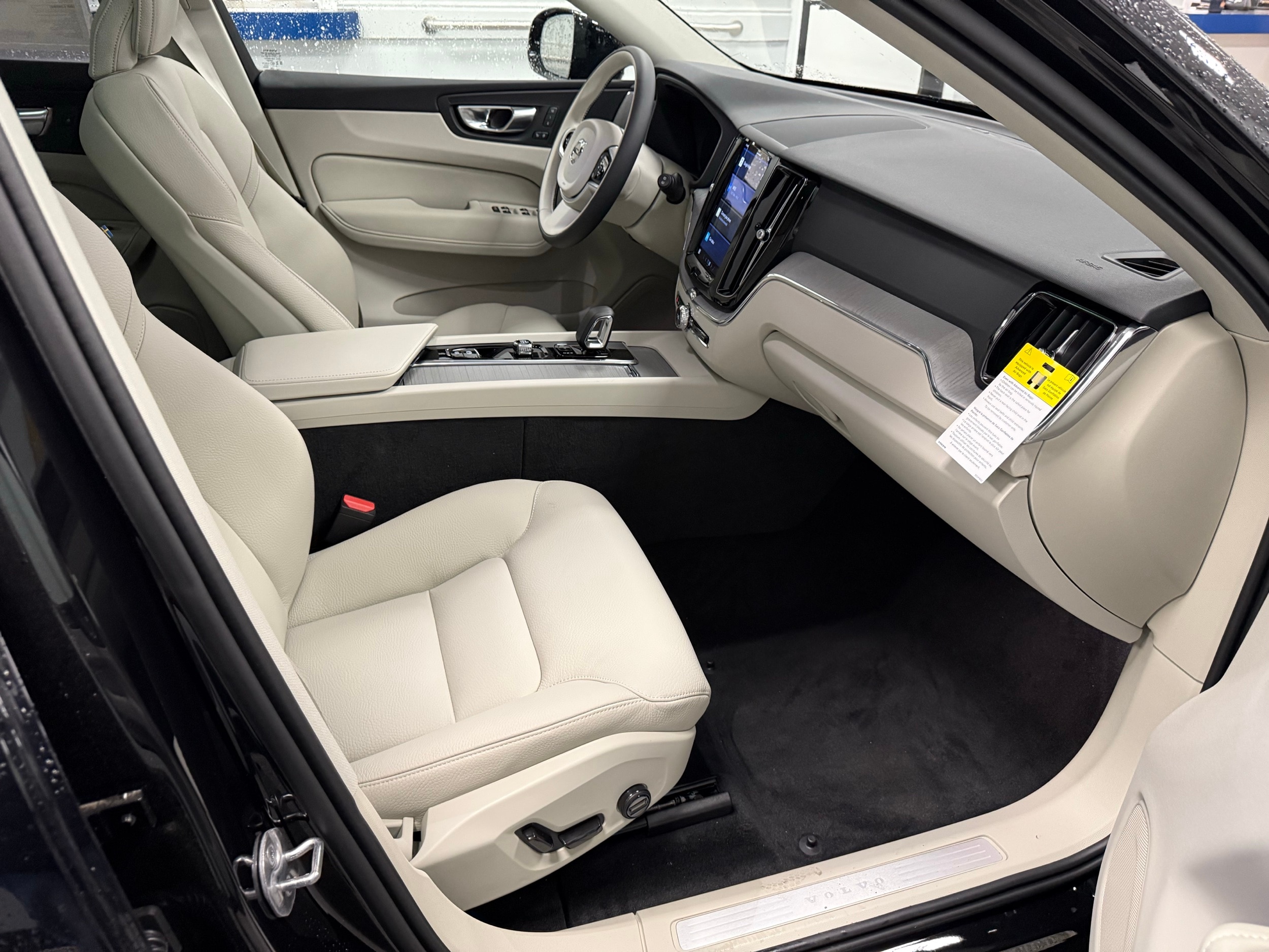 new 2025 Volvo XC60 car, priced at $54,585