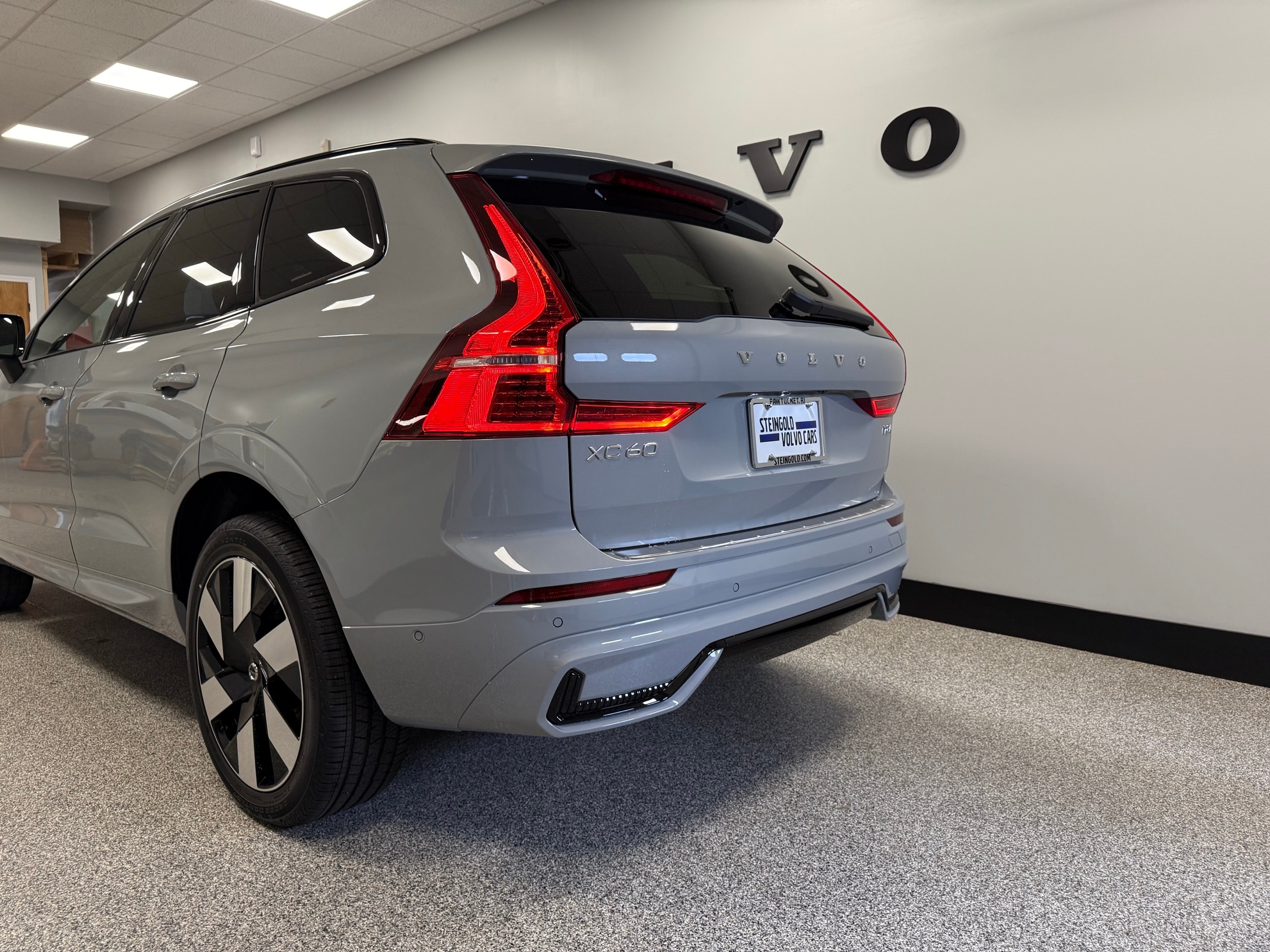 new 2025 Volvo XC60 plug-in hybrid car, priced at $66,260